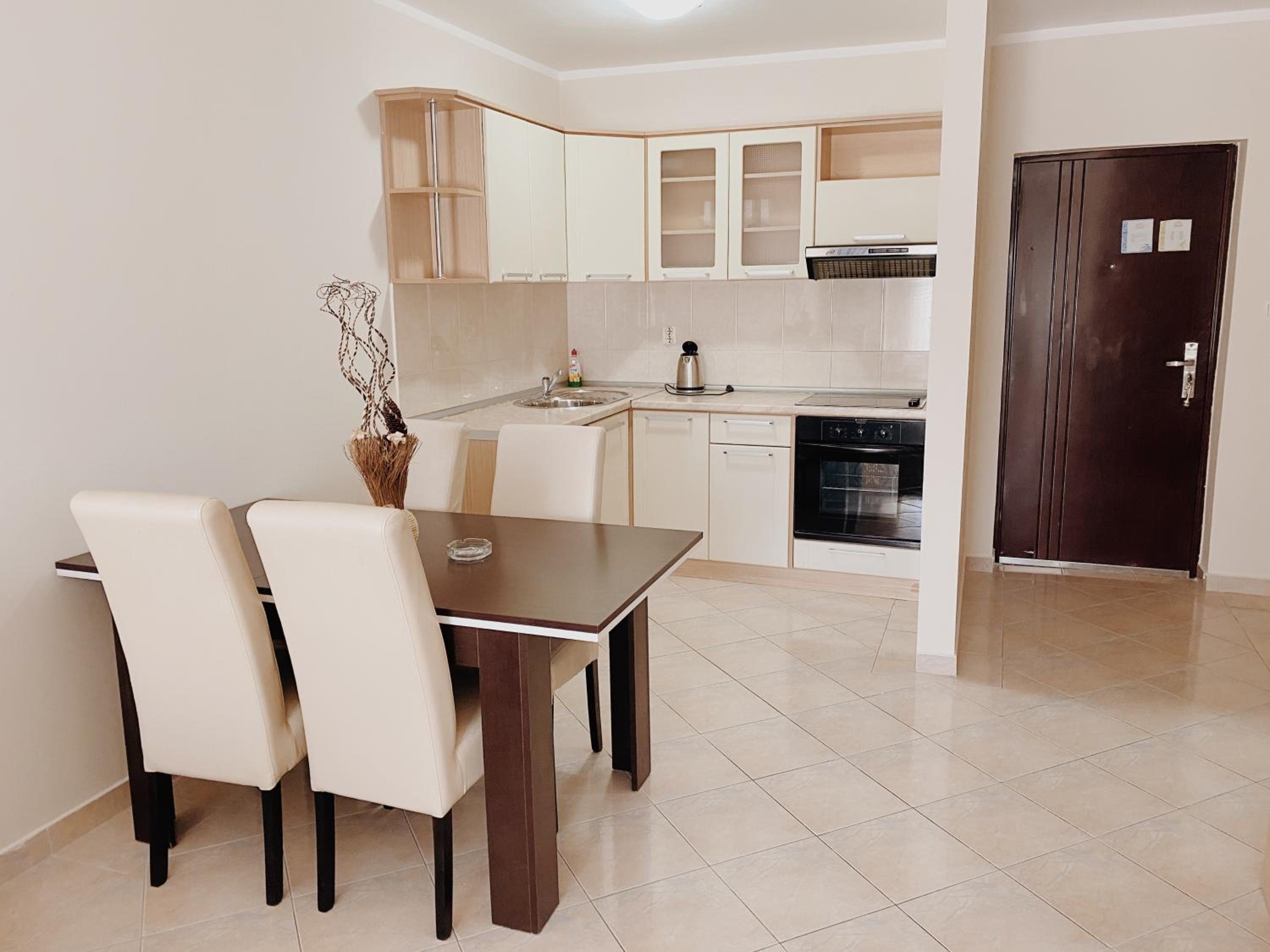 Apartment with Balcony - Photo 14