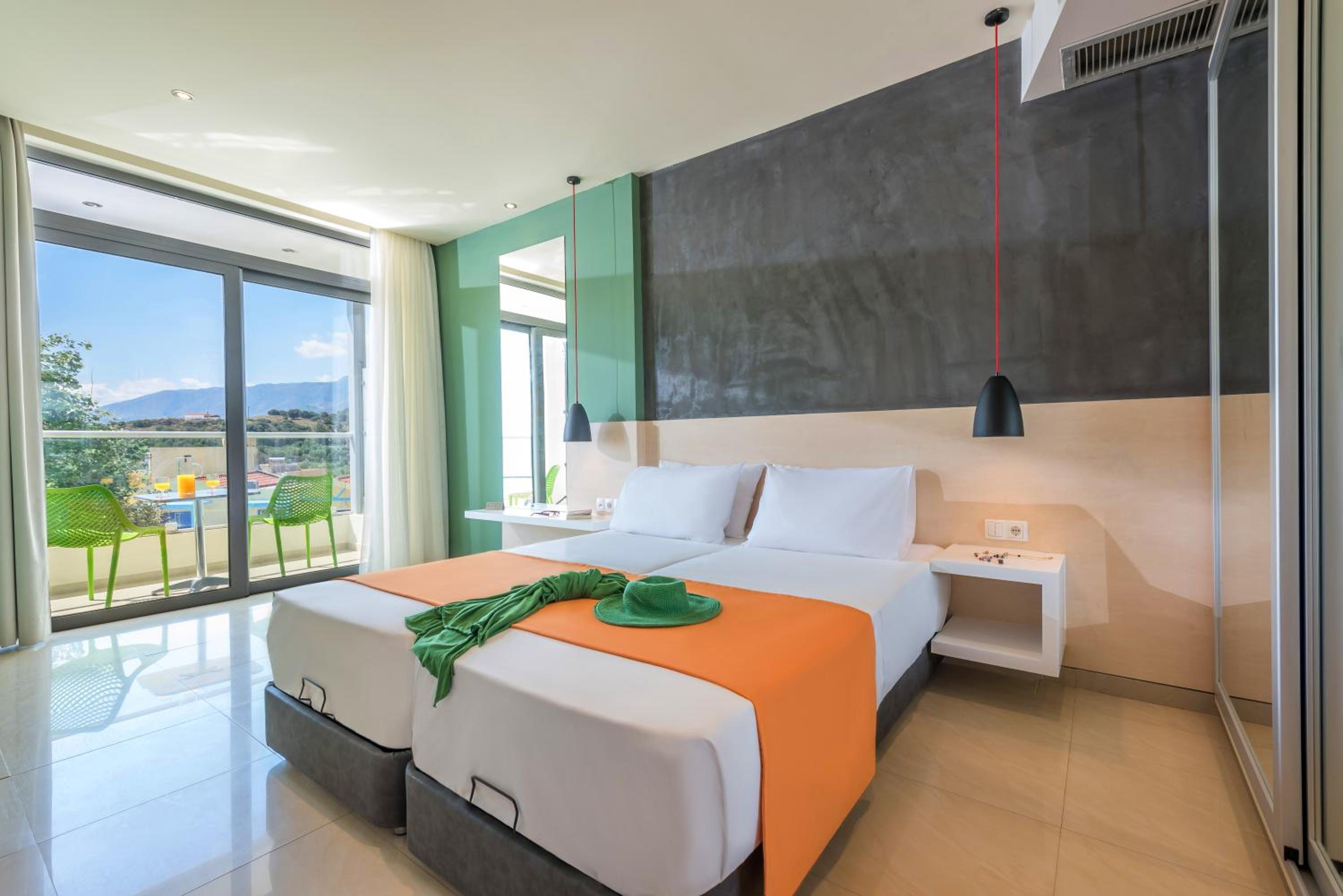 Double Room with Balcony - Photo 2