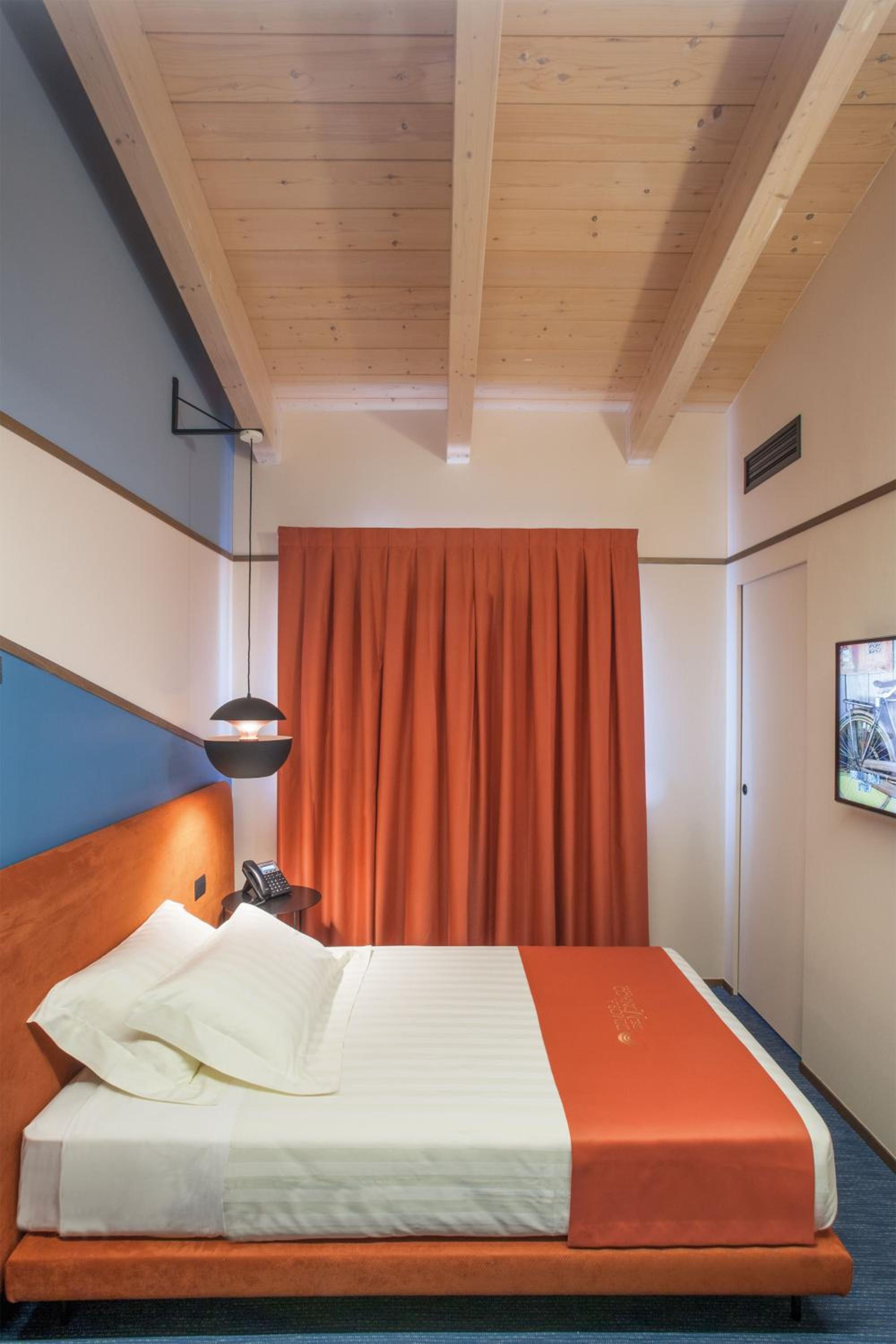 Standard Twin Room - Non-Smoking - Photo 2