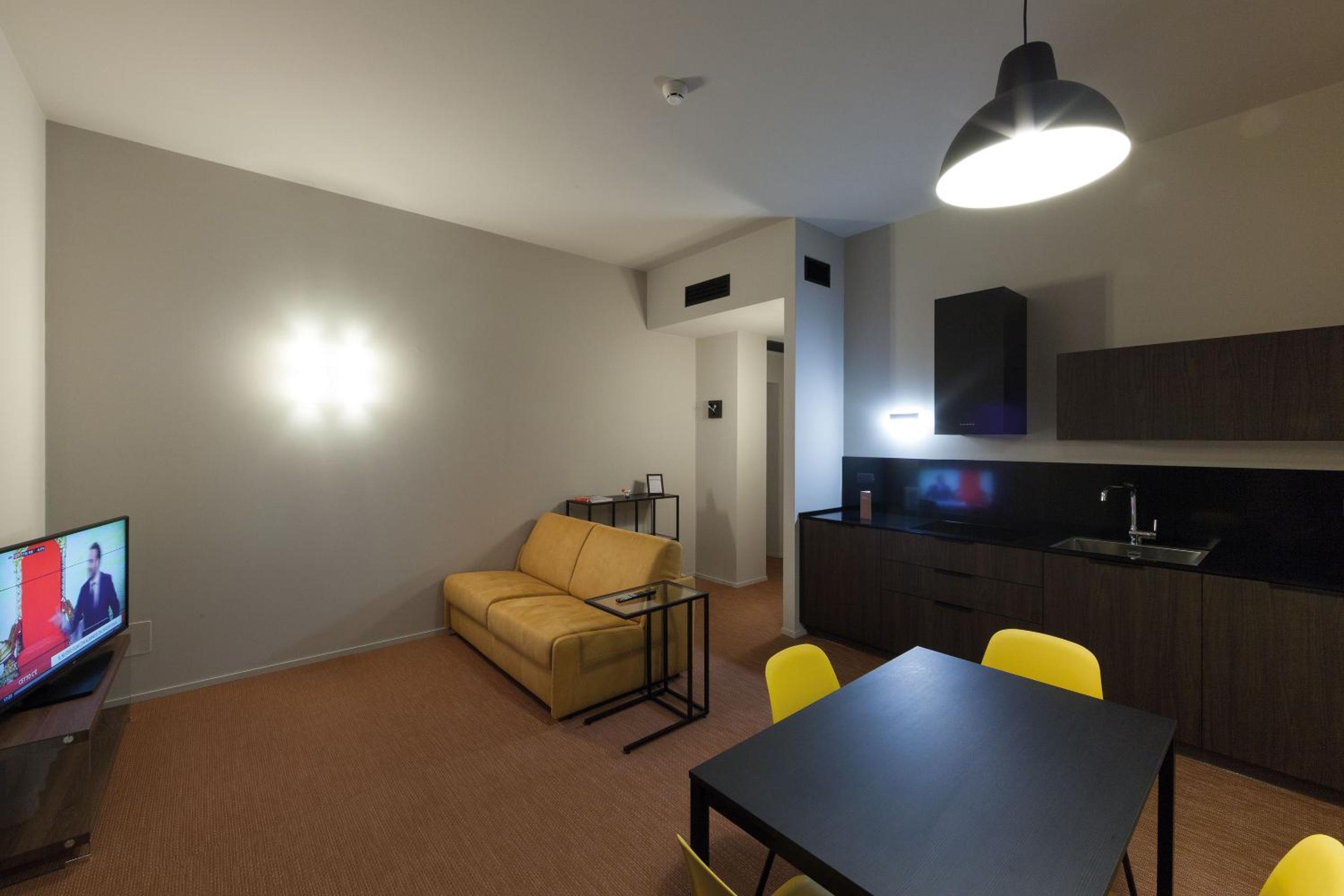 Family Queen Room with Two Sofa Beds and Balcony - Non-Smoking - Photo 2