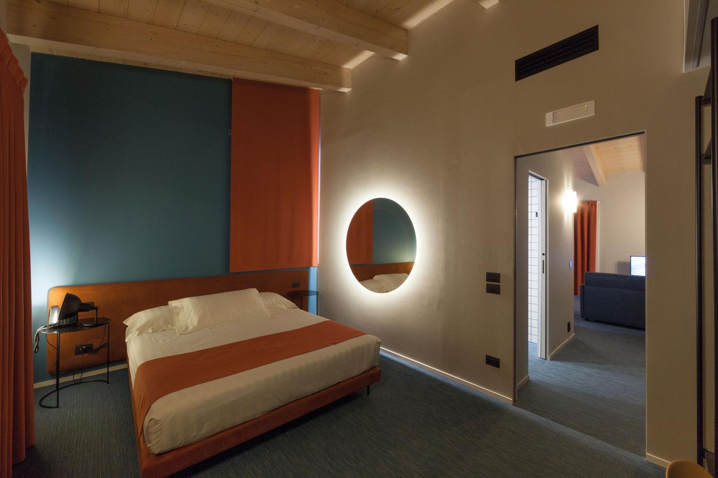 Family Queen Room with Two Sofa Beds and Balcony - Non-Smoking - Photo 7