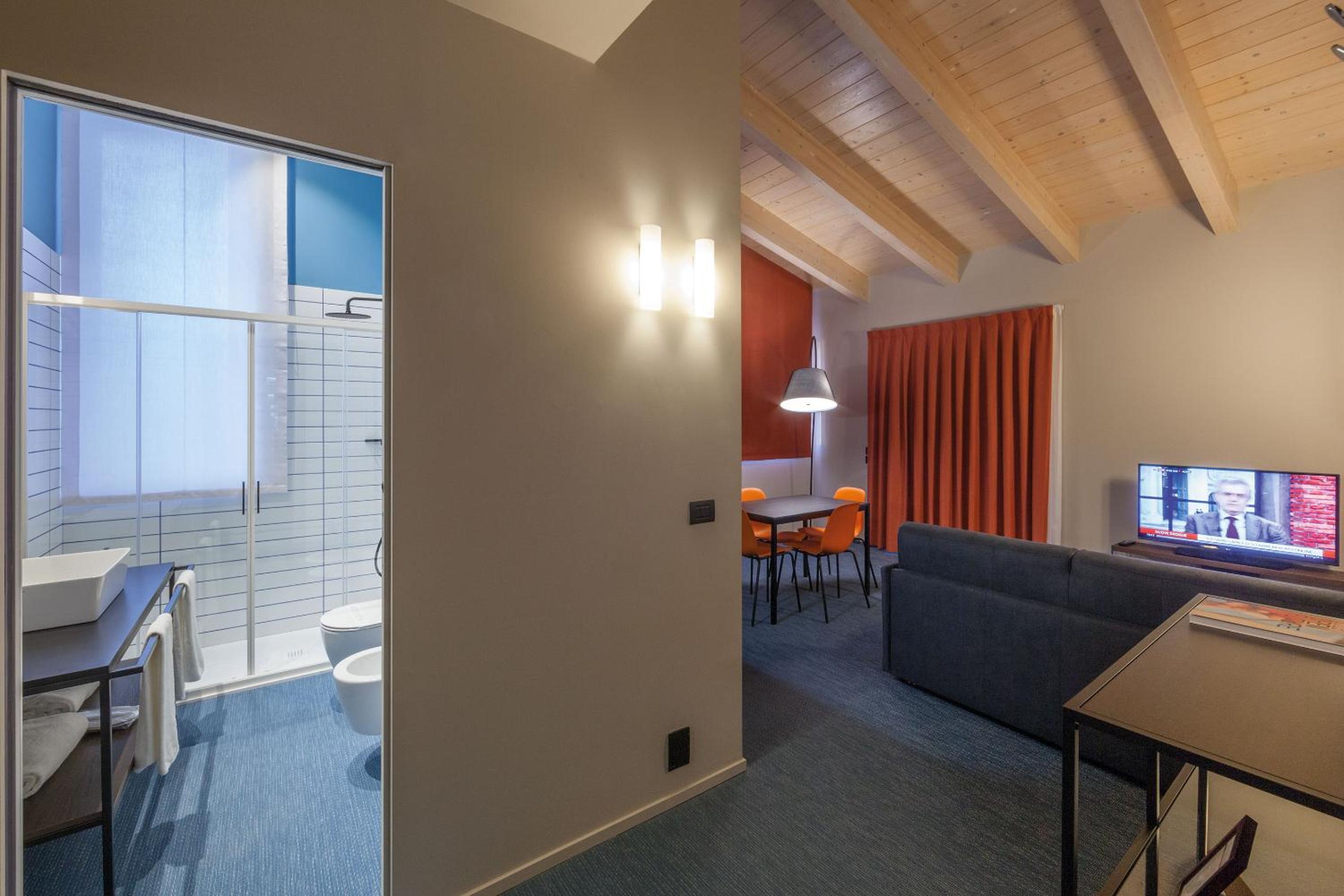 Family Queen Room with Two Sofa Beds and Balcony - Non-Smoking - Photo 8