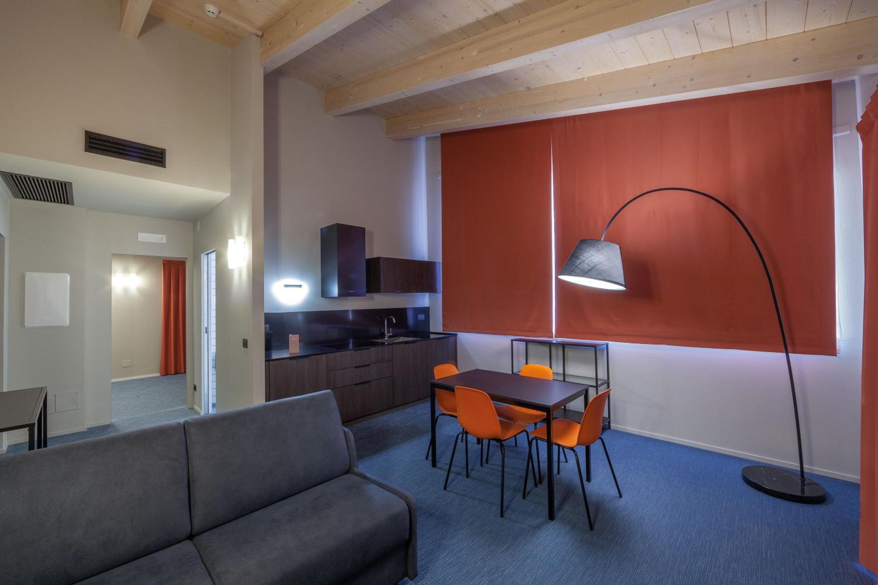 Family Queen Room with Two Sofa Beds and Balcony - Non-Smoking - Photo 9