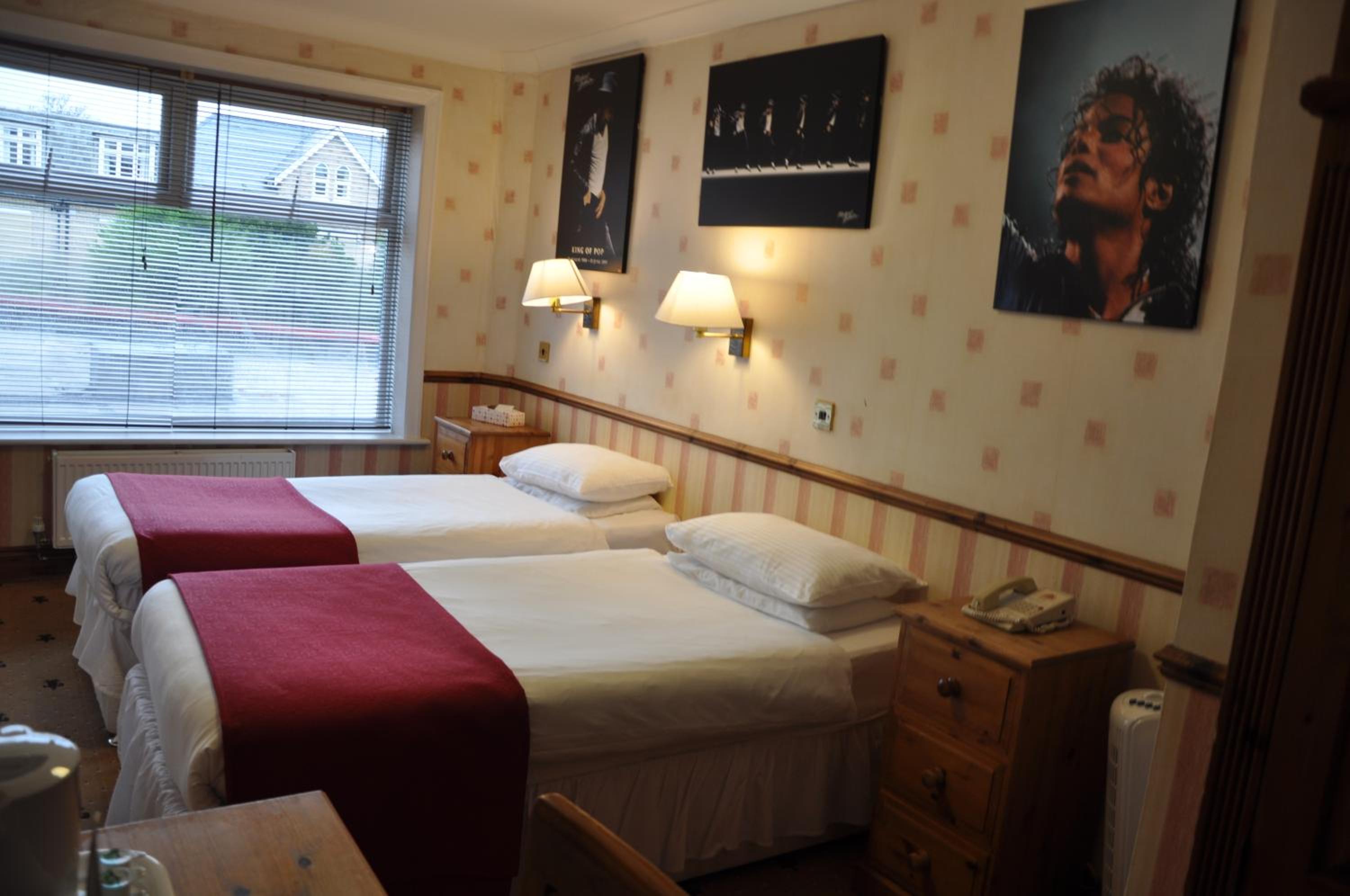 Standard Twin Room - Photo 2
