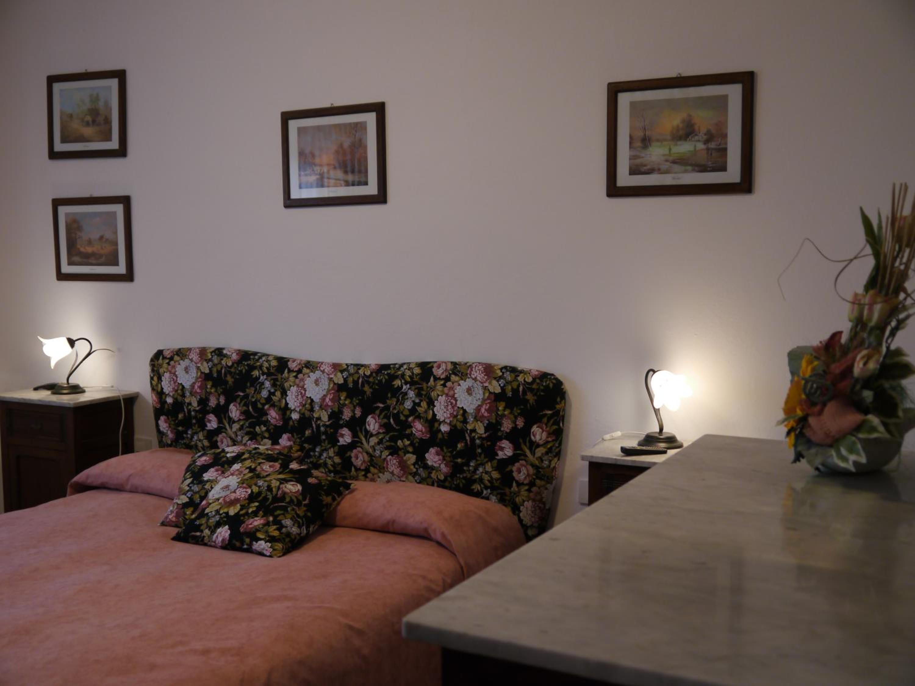 Two-Bedroom Apartment - Photo 2