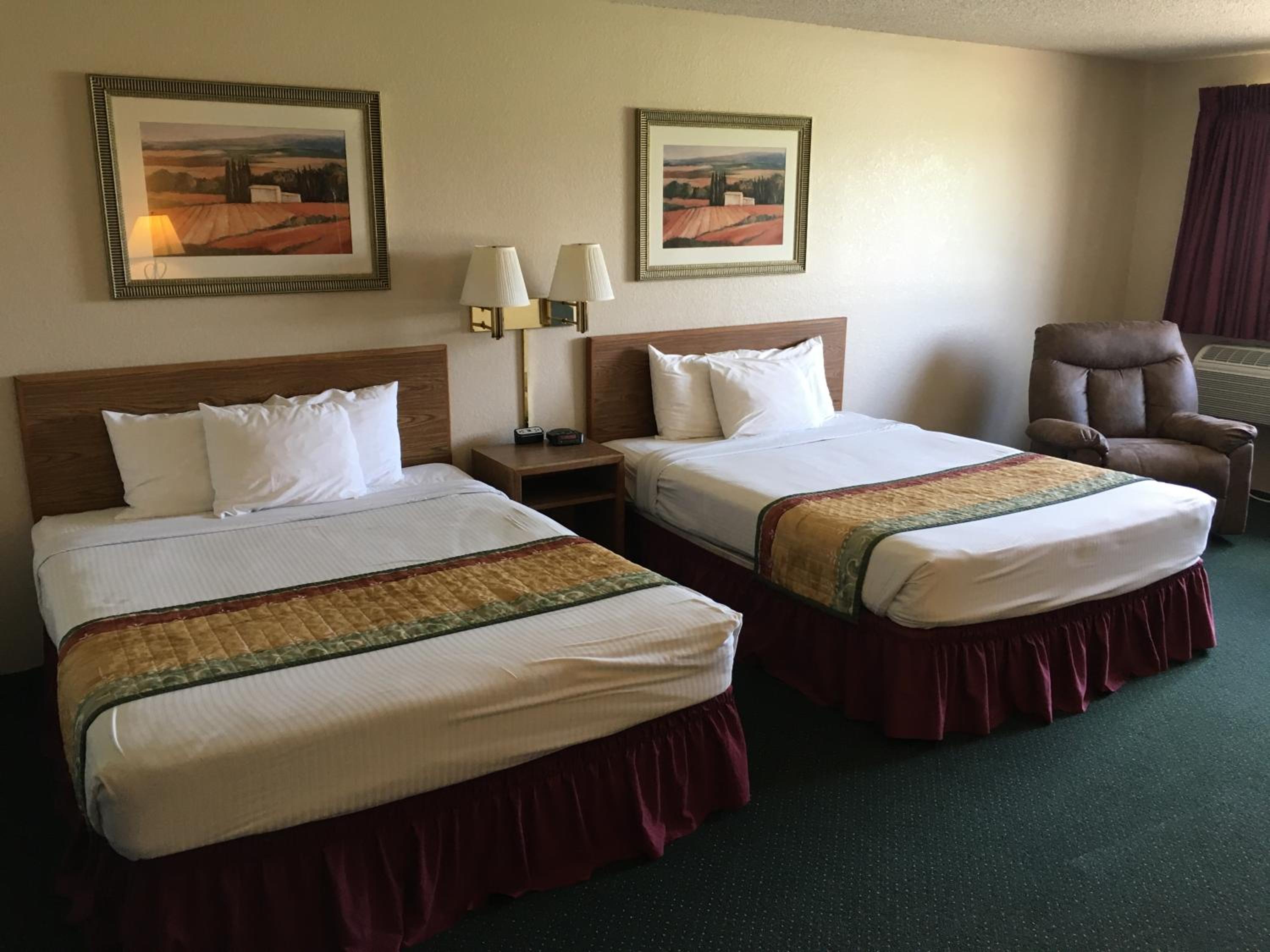 Deluxe Family Suite - Photo 1