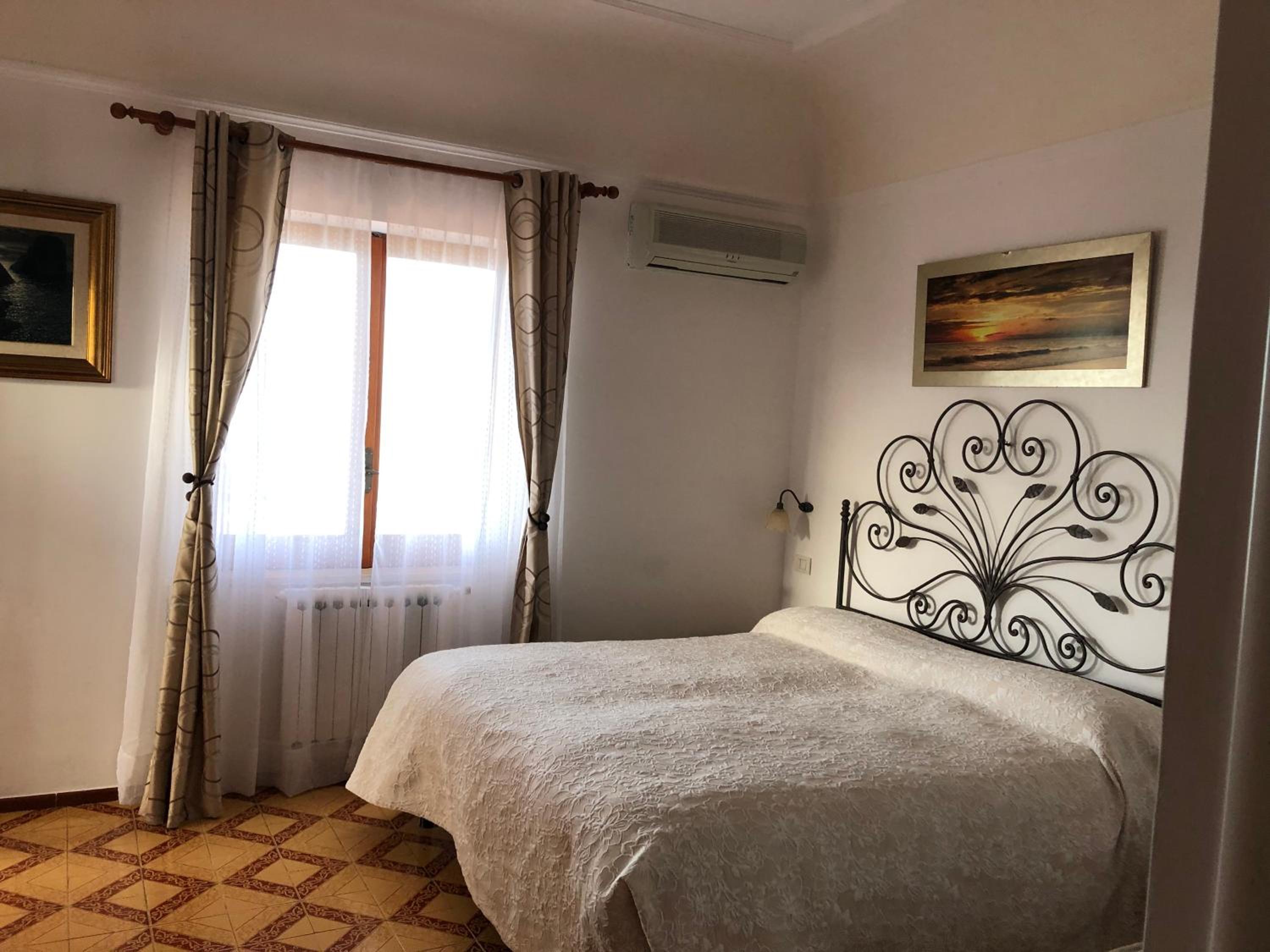 Double or Twin Room with Sea View