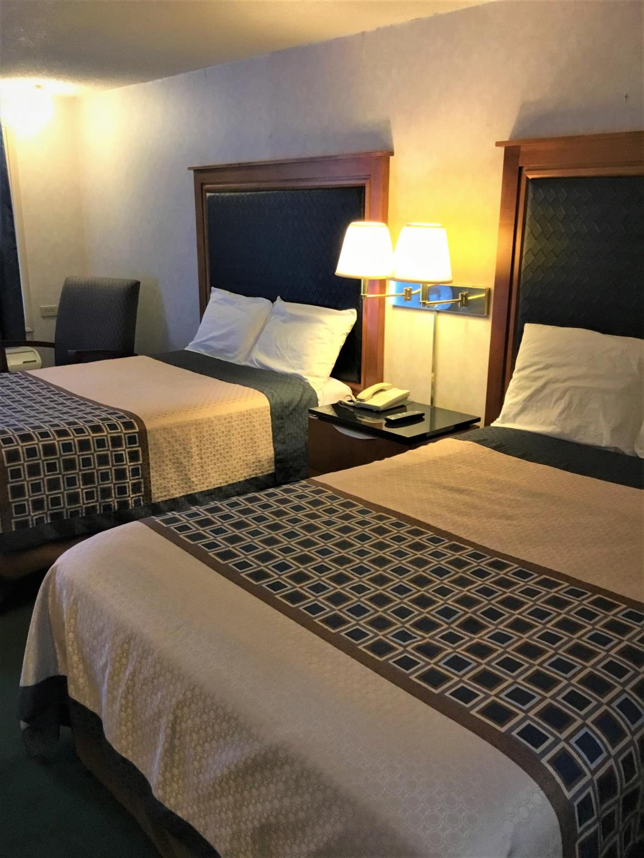 Double Room with Two Double Beds - Smoking - Photo 1