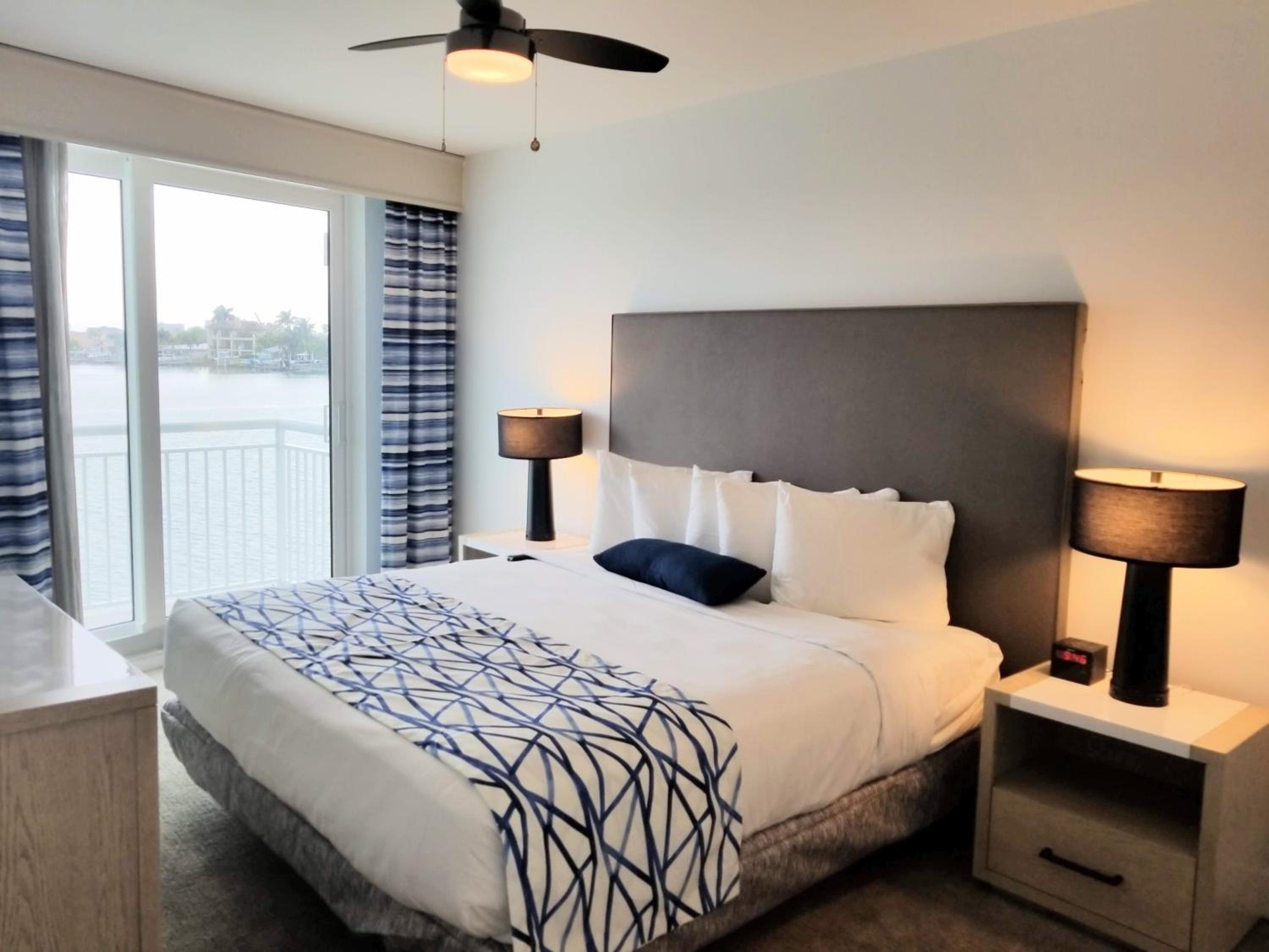 Two-Bedroom Two Bath Bay Front Premium Suite - Photo 9