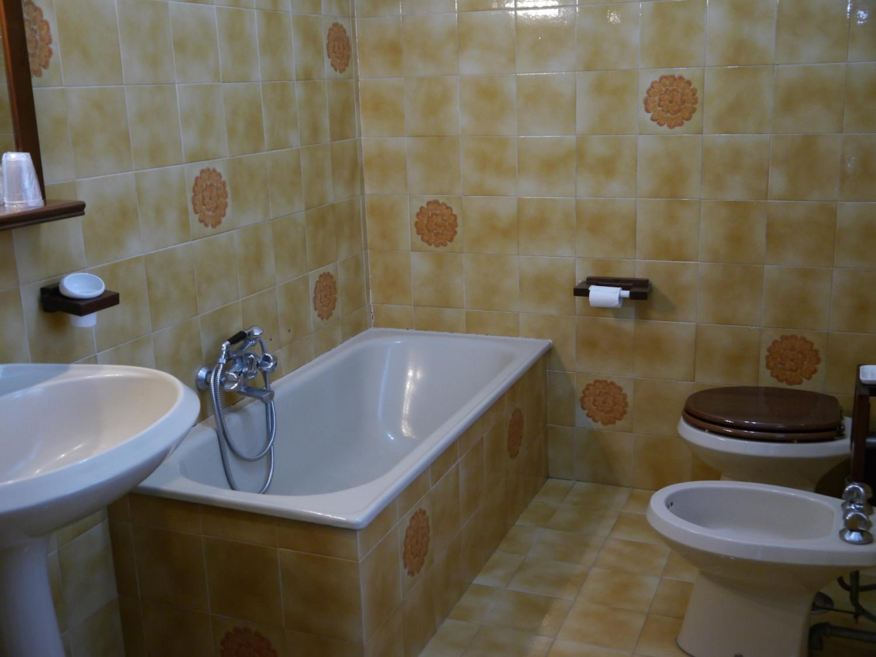 Two-Bedroom Apartment - Photo 7