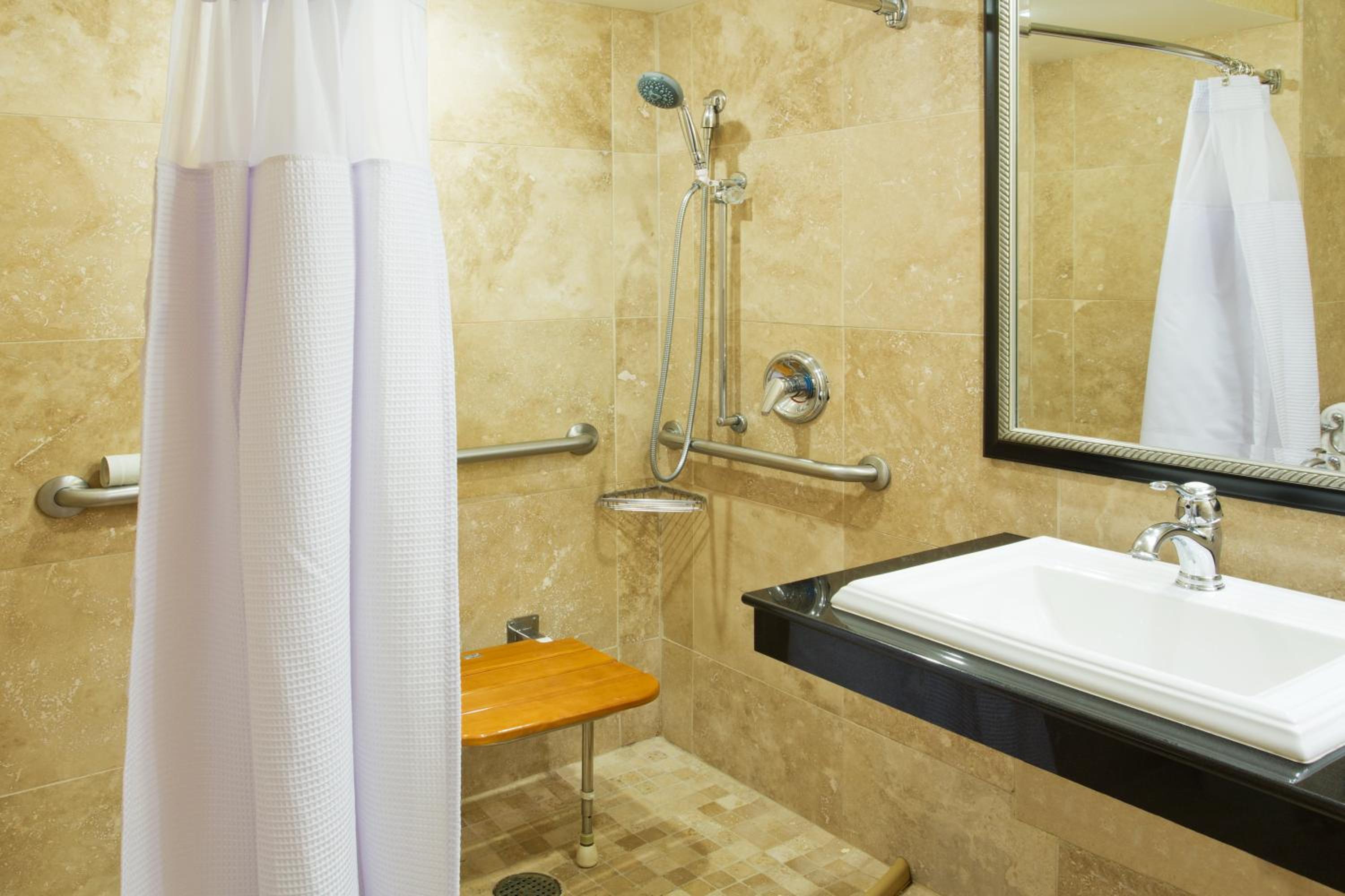 King Room with Roll In Shower - Non-Smoking thumbnail 5