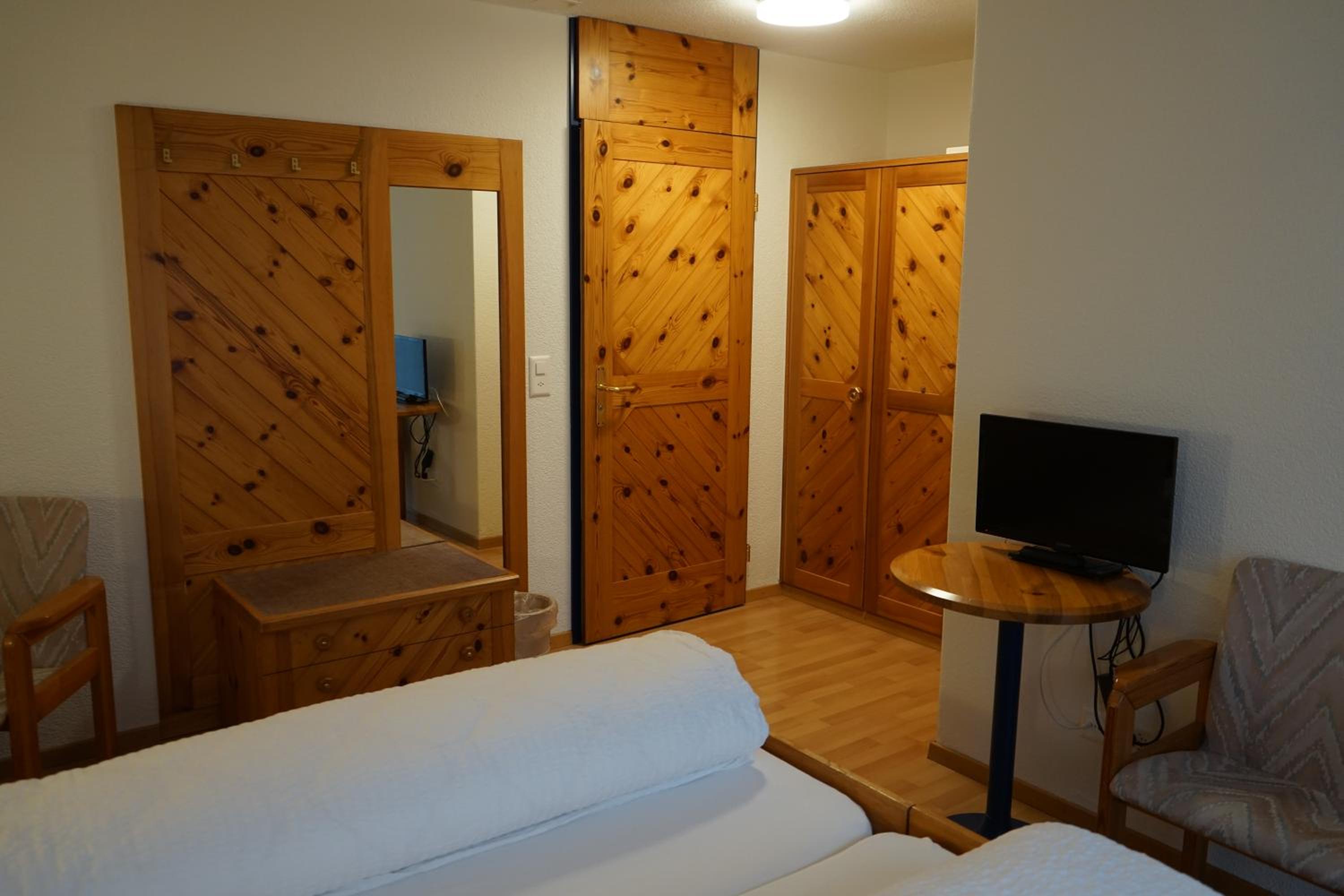 Twin Room - Photo 5