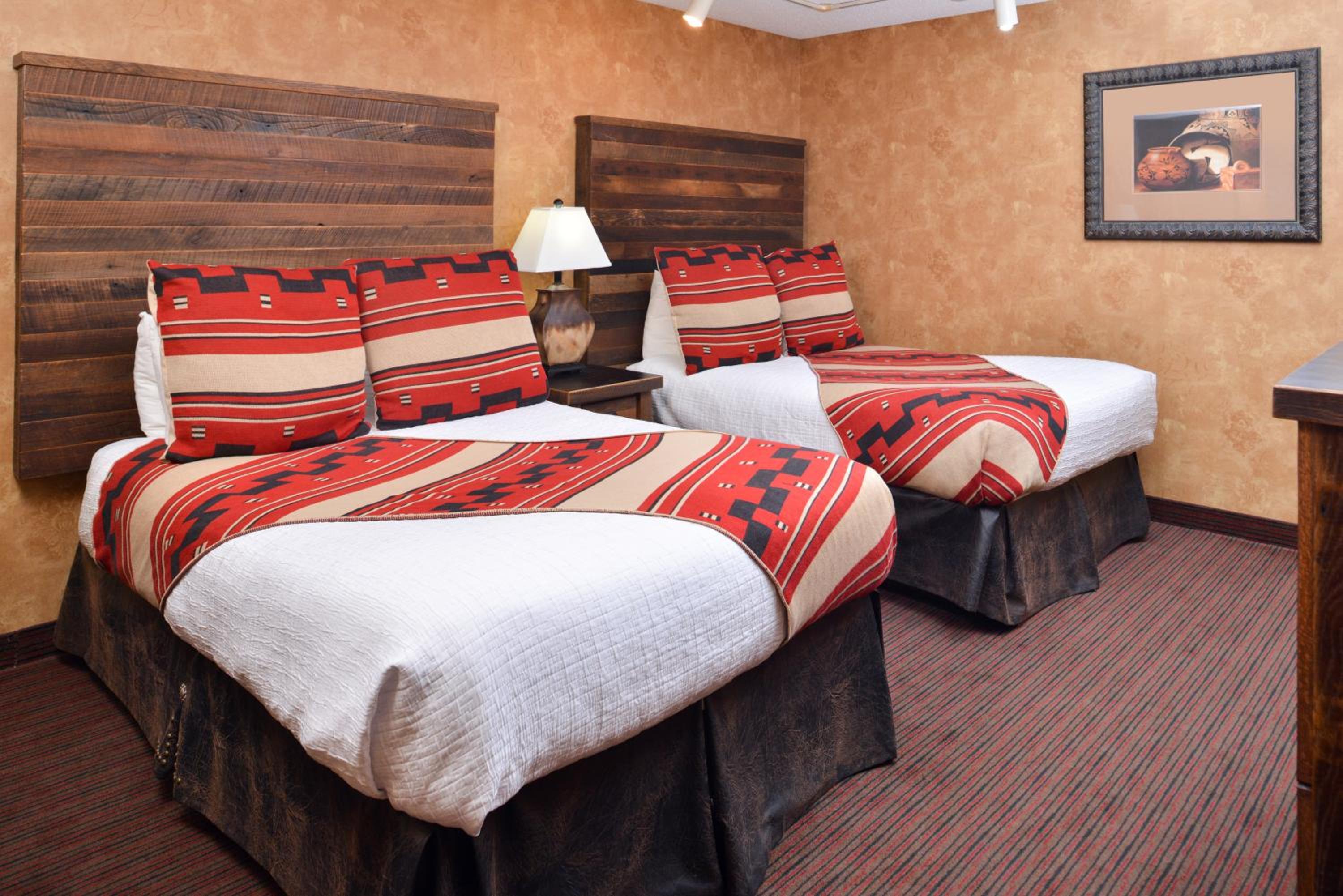 Queen Room with Two Queen Beds - Photo 3