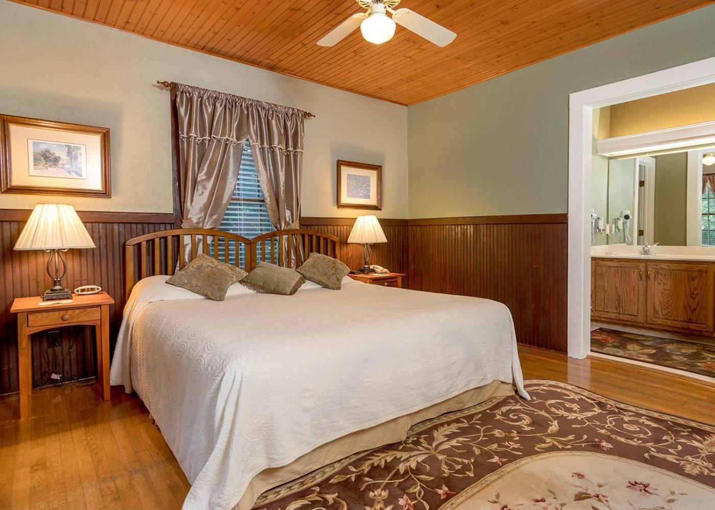 Large Lodge Room - Photo 4