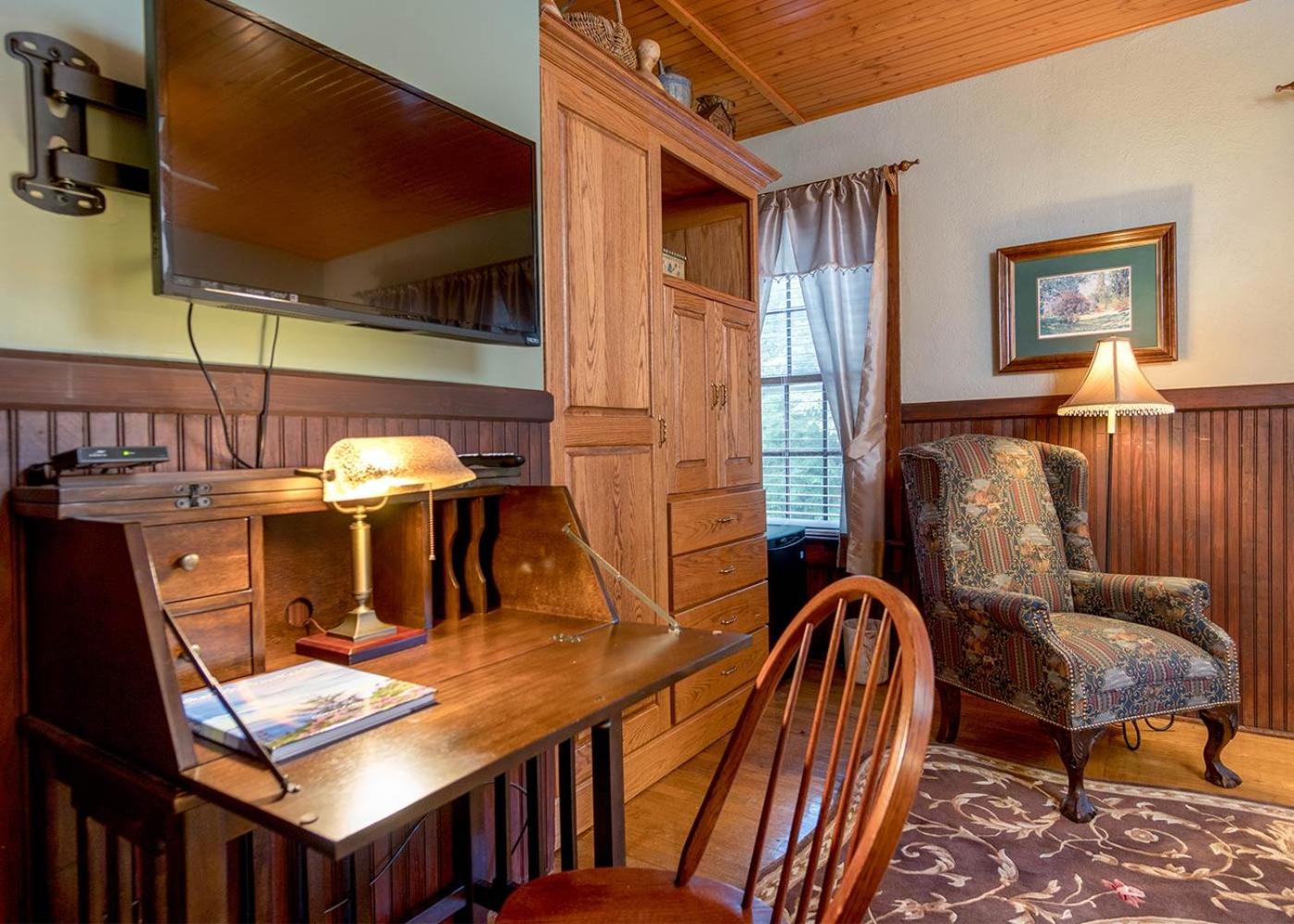Large Lodge Room - Photo 3
