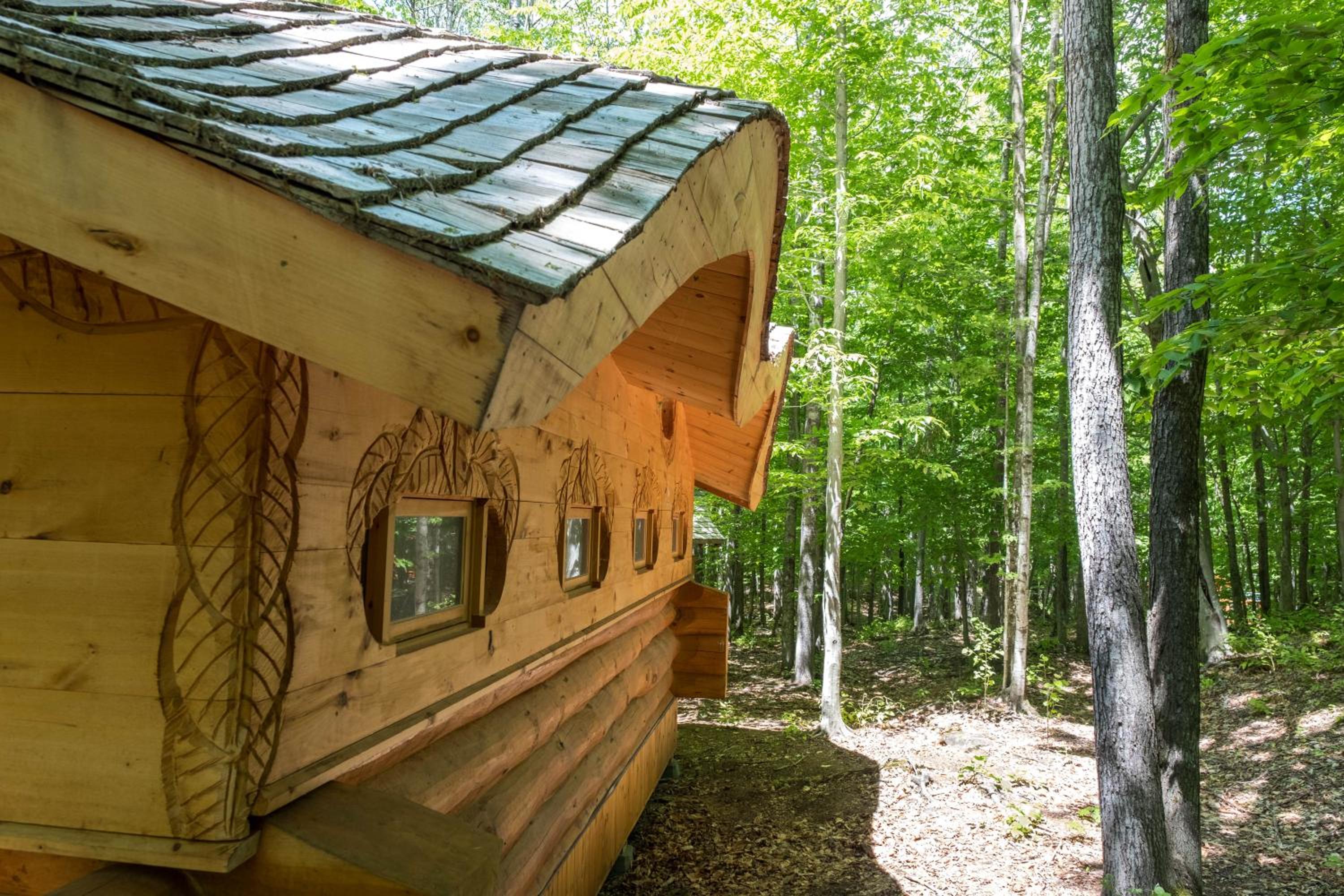 Cabane en bois rond photo 2