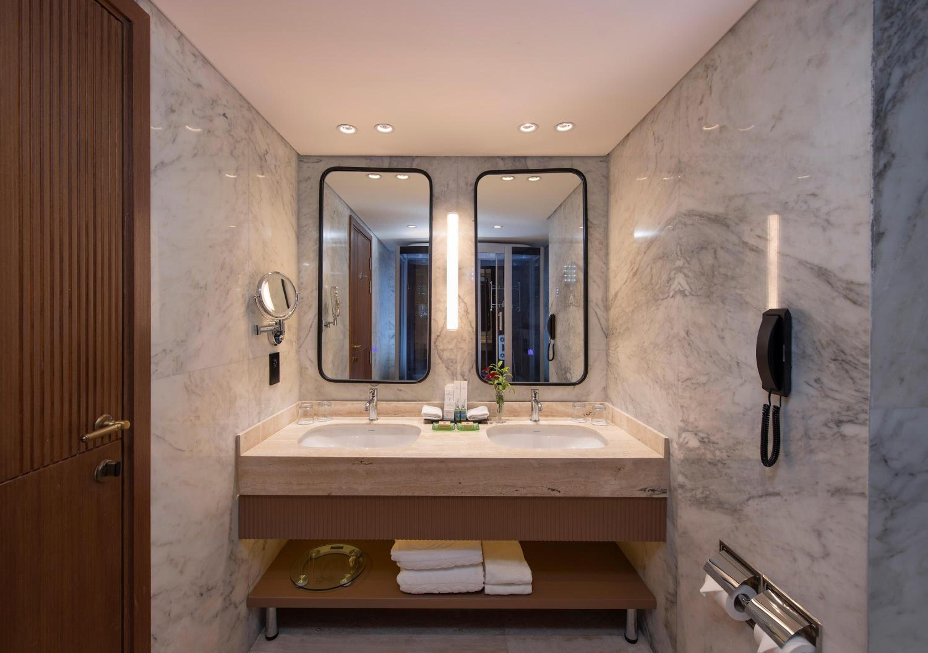 Royal Elite Direct Front Nile View Double or Twin Room