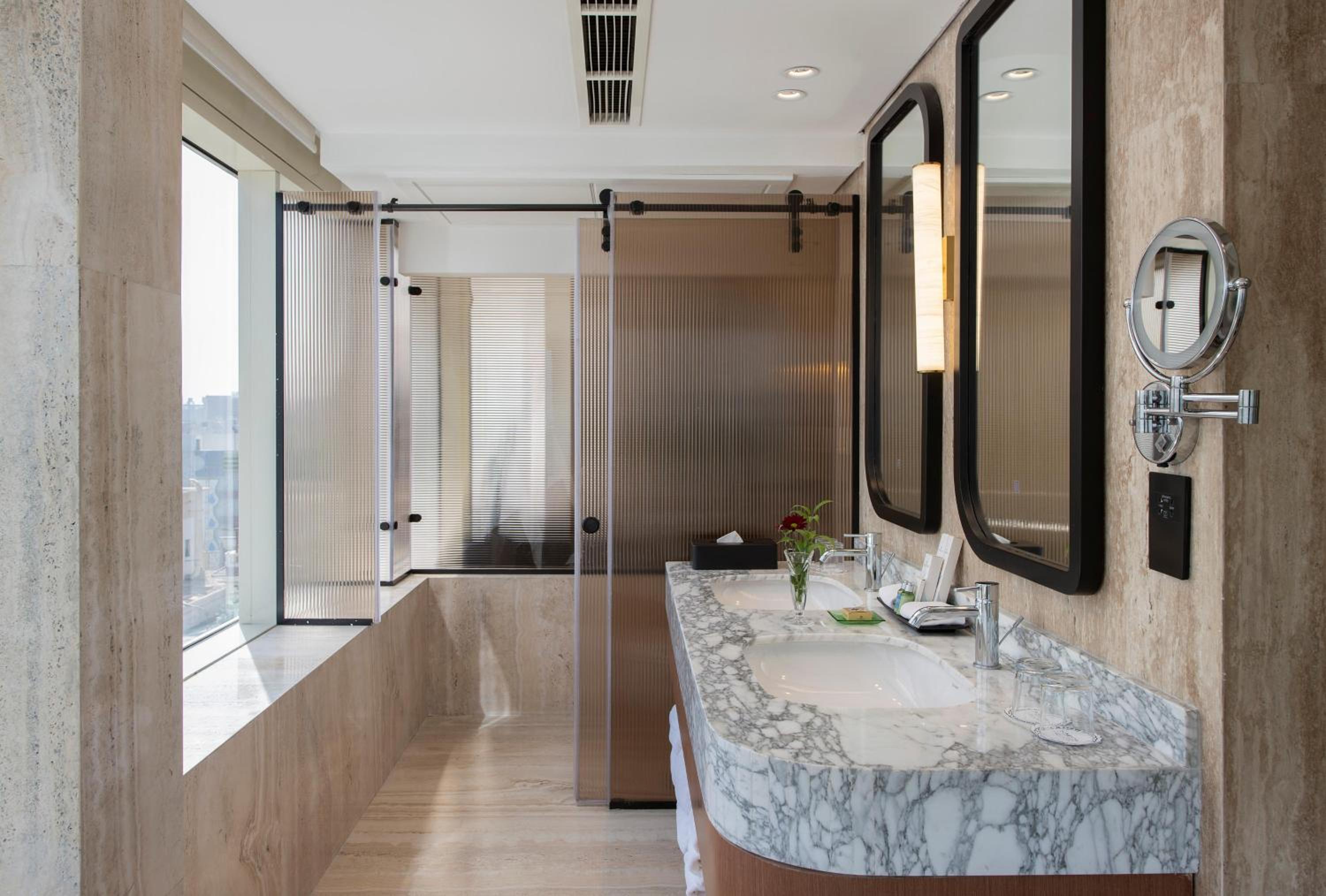 Elite Signature Plus Suite