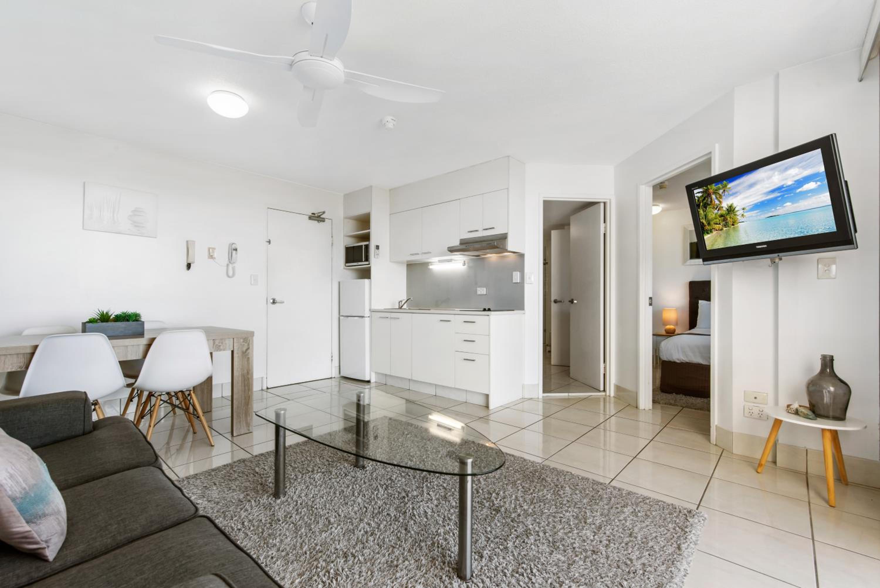 Deluxe Apartment with Rooftop photo 3