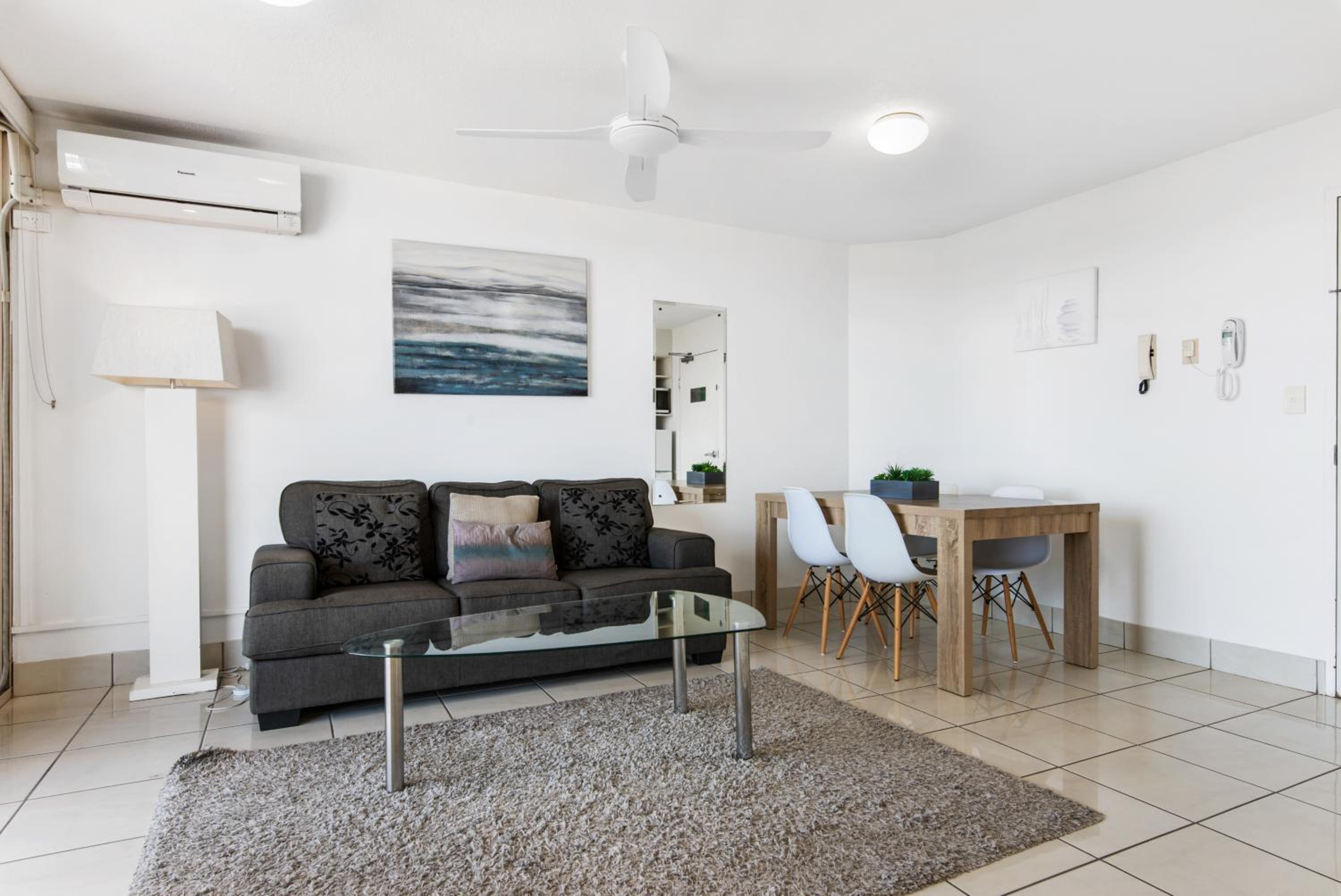 Deluxe Apartment with Rooftop photo 2