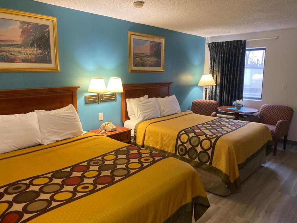 Queen Room with Two Queen Beds - Non-Smoking
