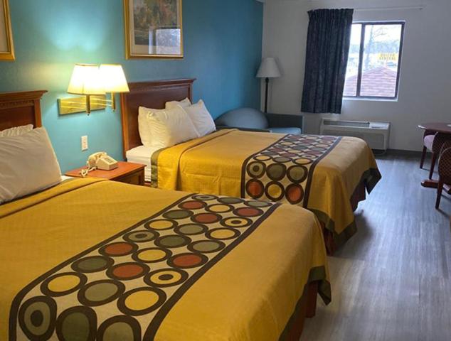 Queen Room with Two Queen Beds with Sofa Bed - Non-Smoking
