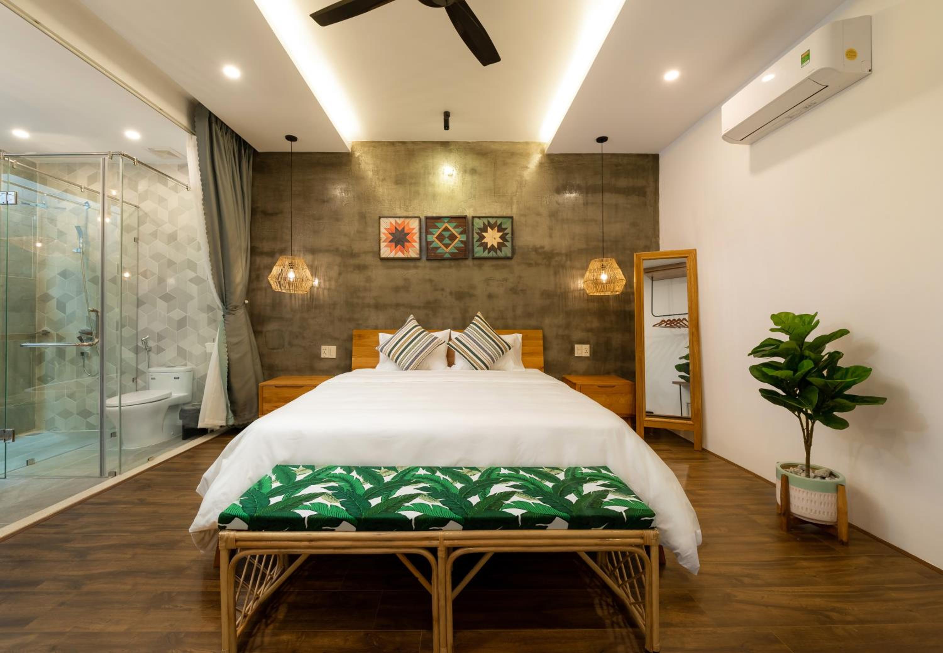 Deluxe Double Room with Bath - Photo 7