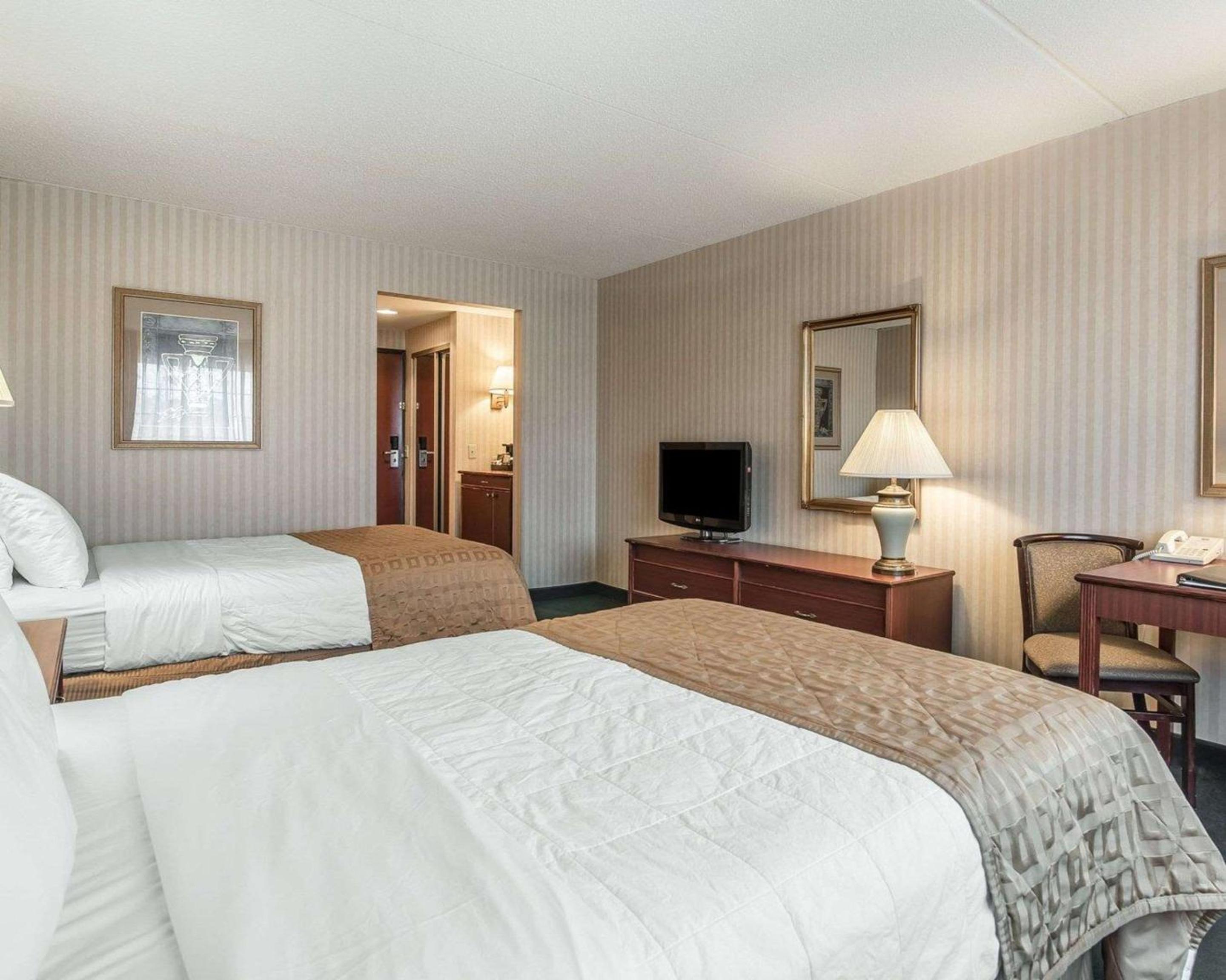 Double Room with Two Double Beds - Non-Smoking photo 1