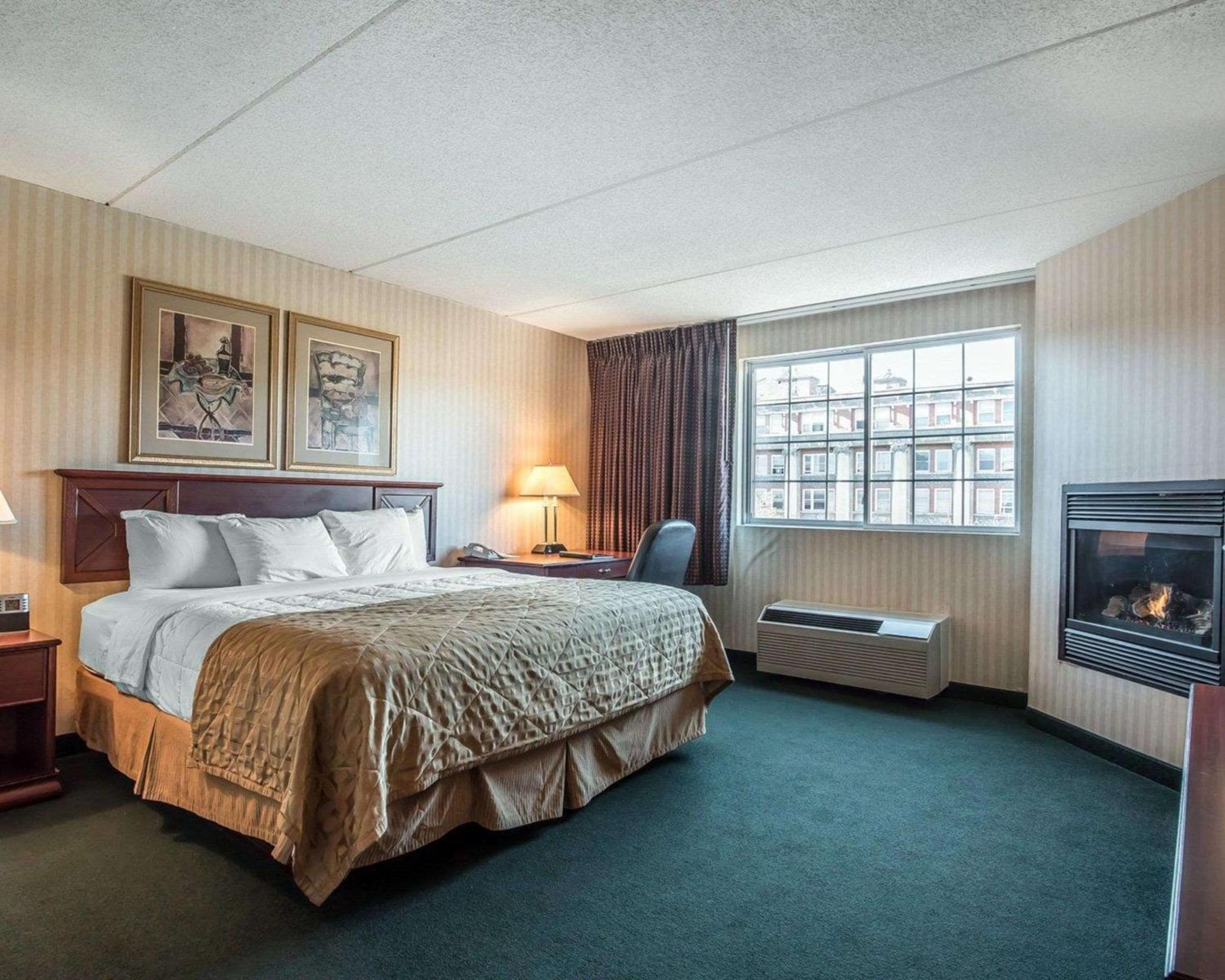 Business King Room - Accessible/Non-Smoking photo 1