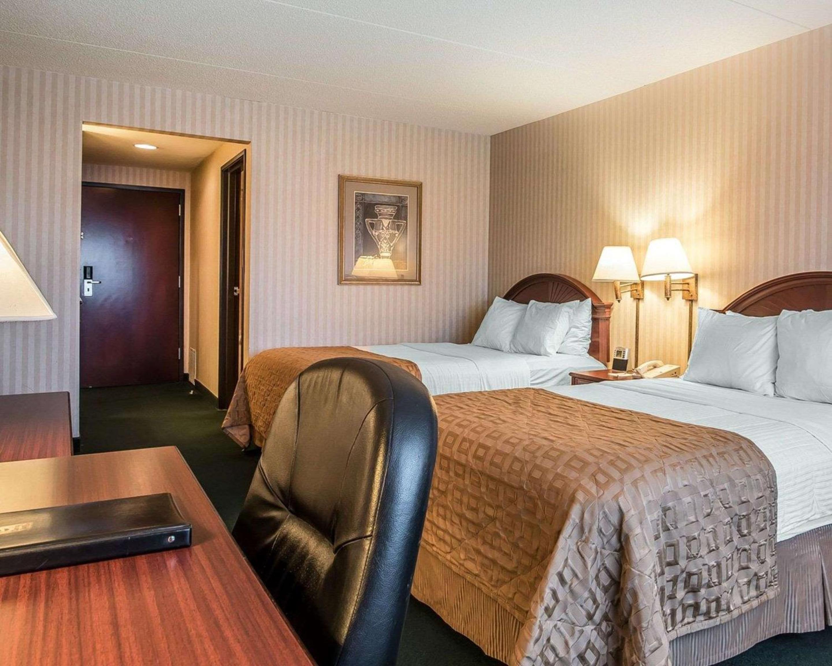 Business Double Room with Two Double Beds photo 3