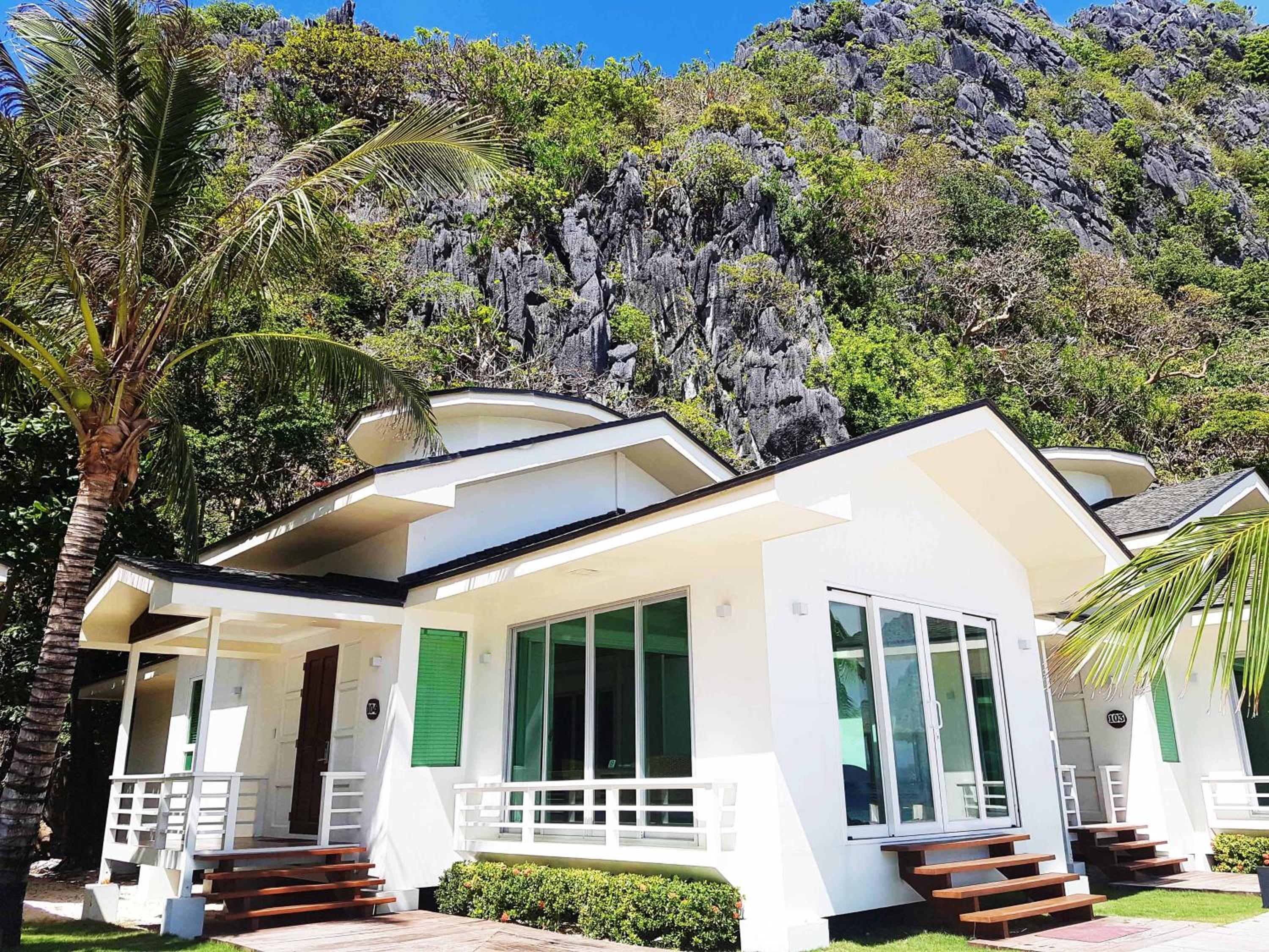 Beach Front Villa with Panoramic Ocean View photo 3