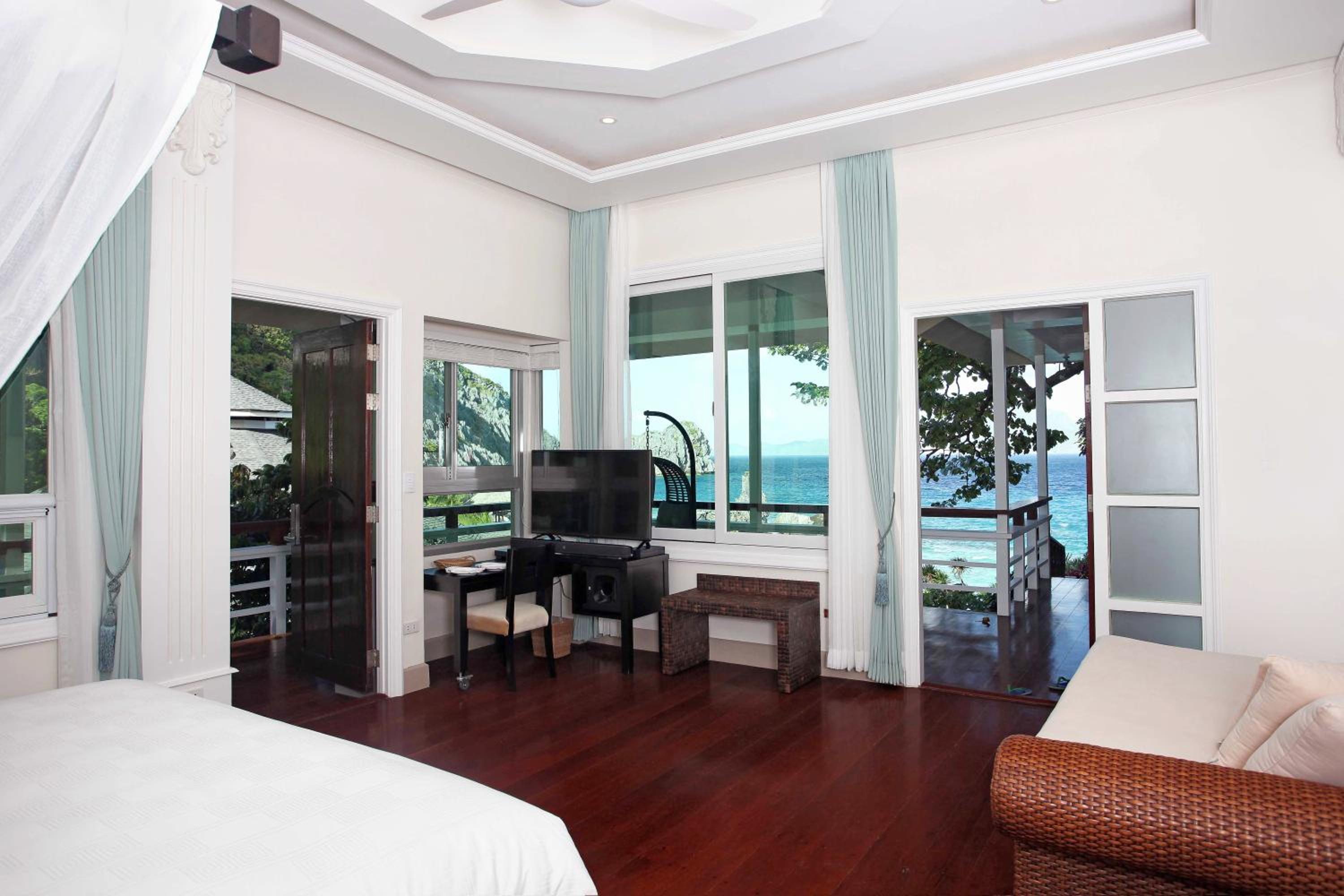 Mountain Villa with Ocean view photo 2