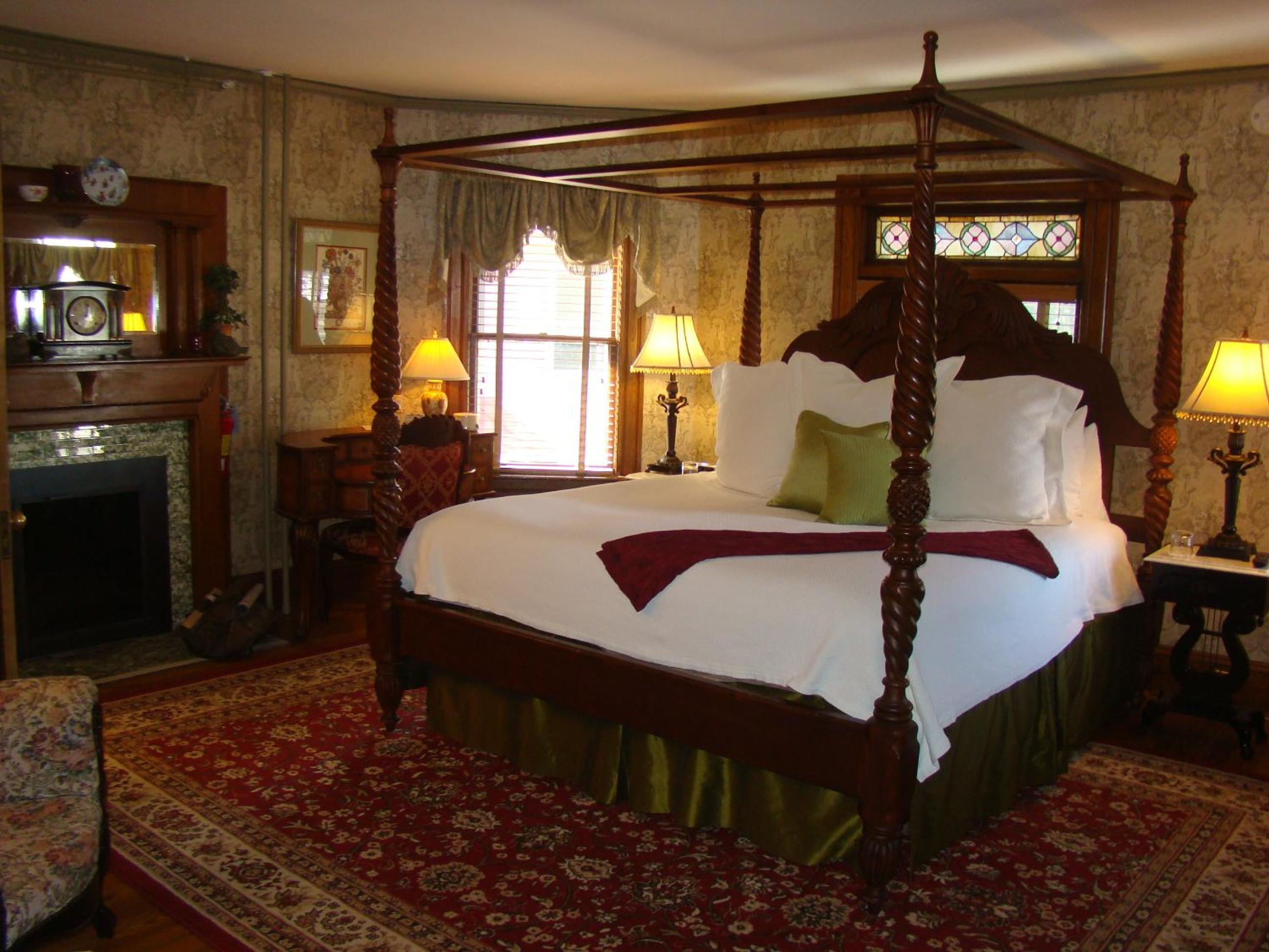 Deluxe King Room photo 2