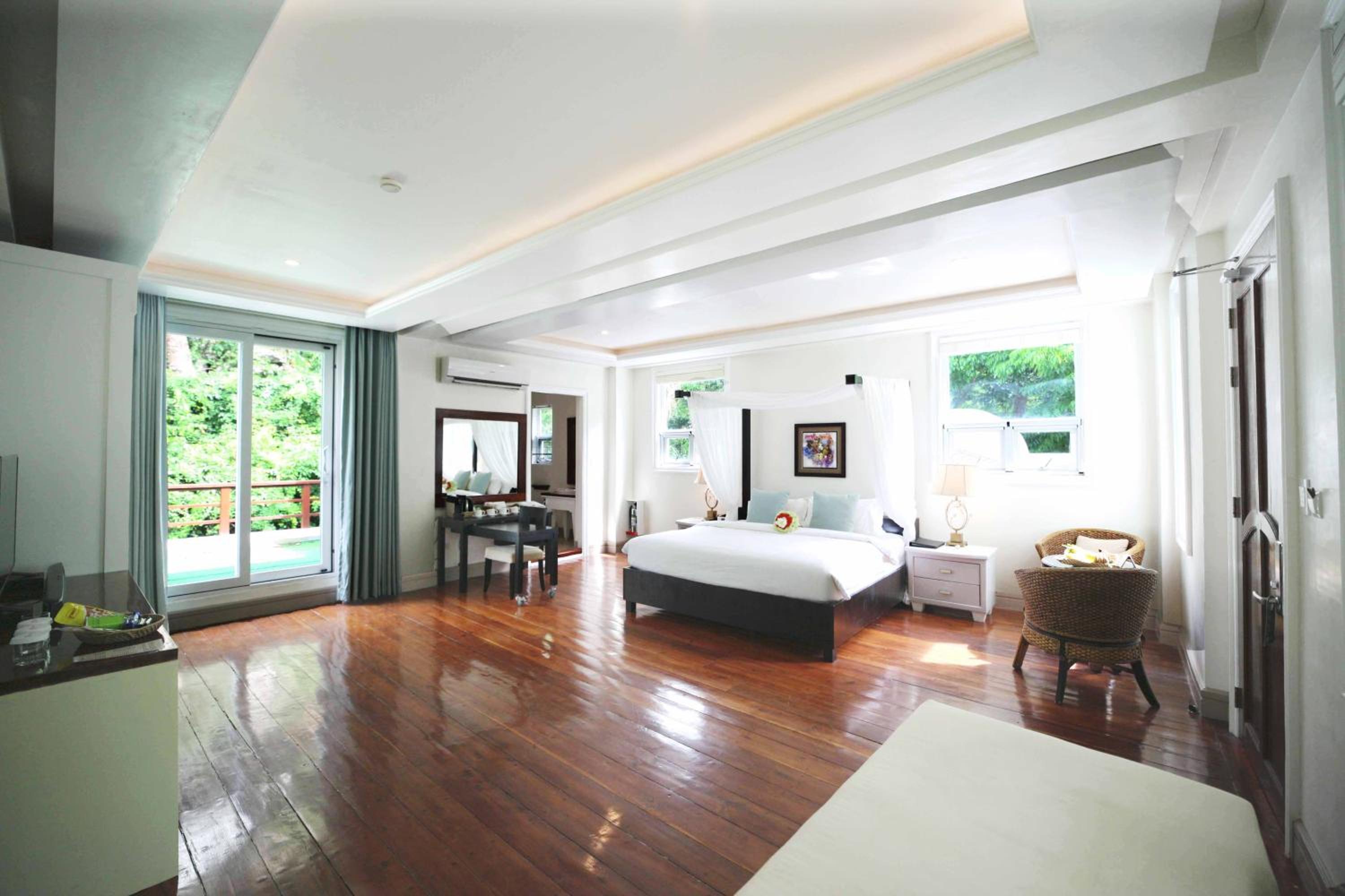 Junior Family Suite with Balcony photo 1