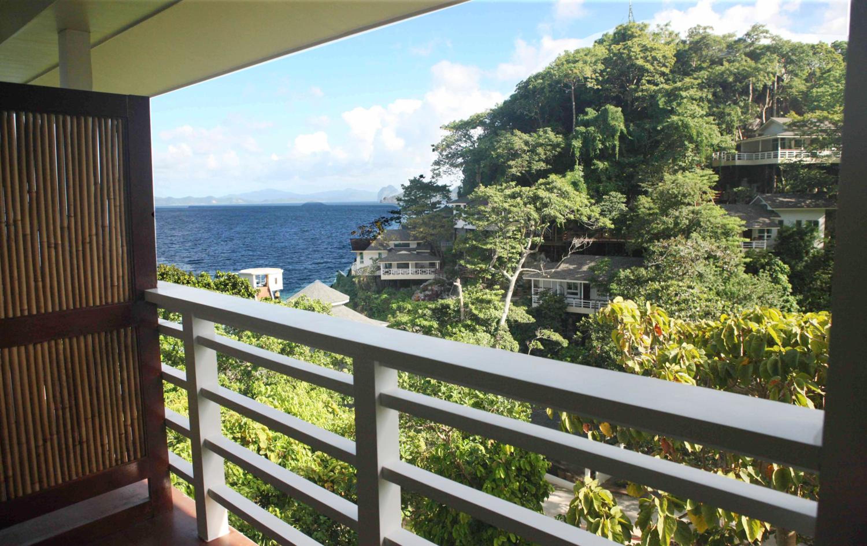 Family Suite with Partial Ocean View photo 3