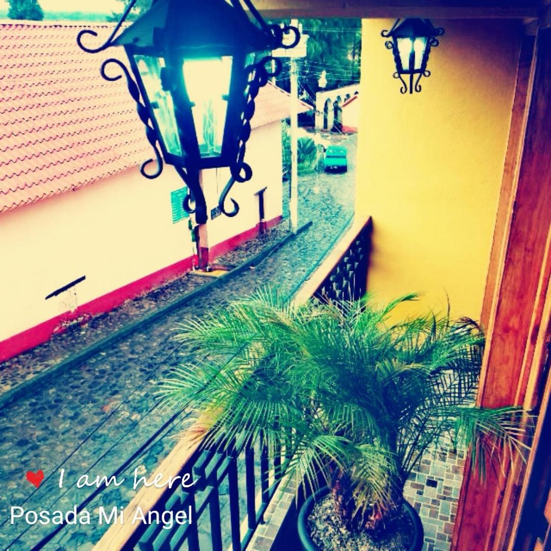 Queen Room with Balcony - Photo 6