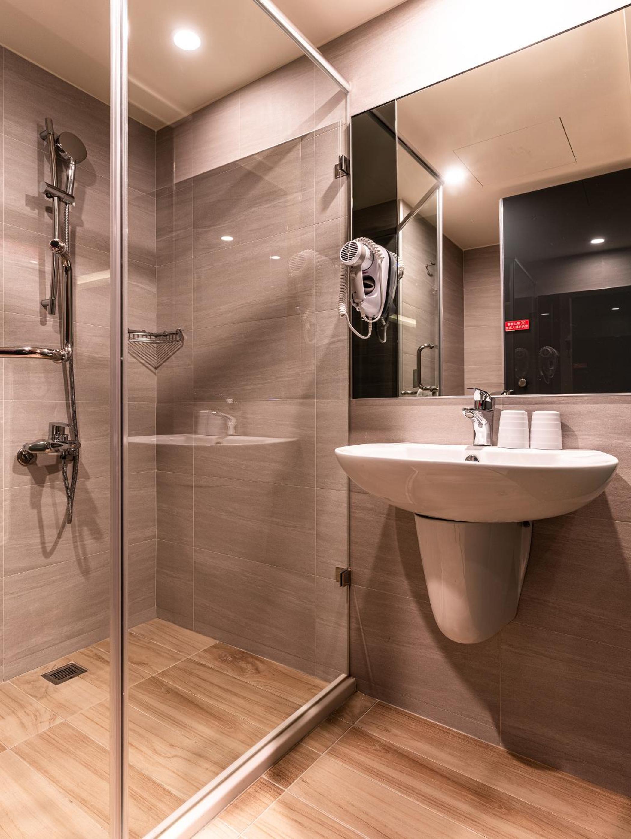 Deluxe Twin Room - Photo 6