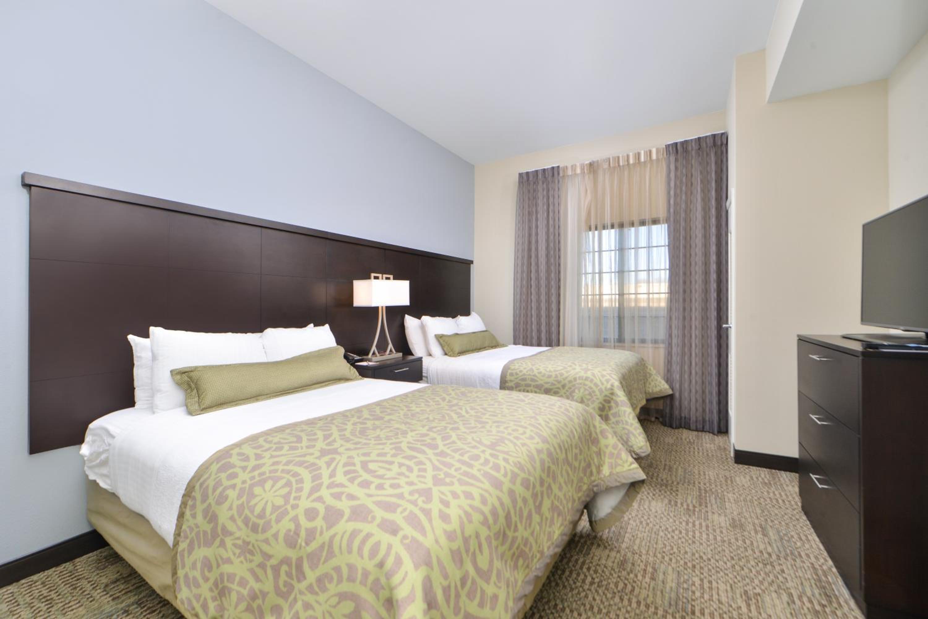 One-Bedroom Queen Suite - Hearing Accessible - Non-Smoking
