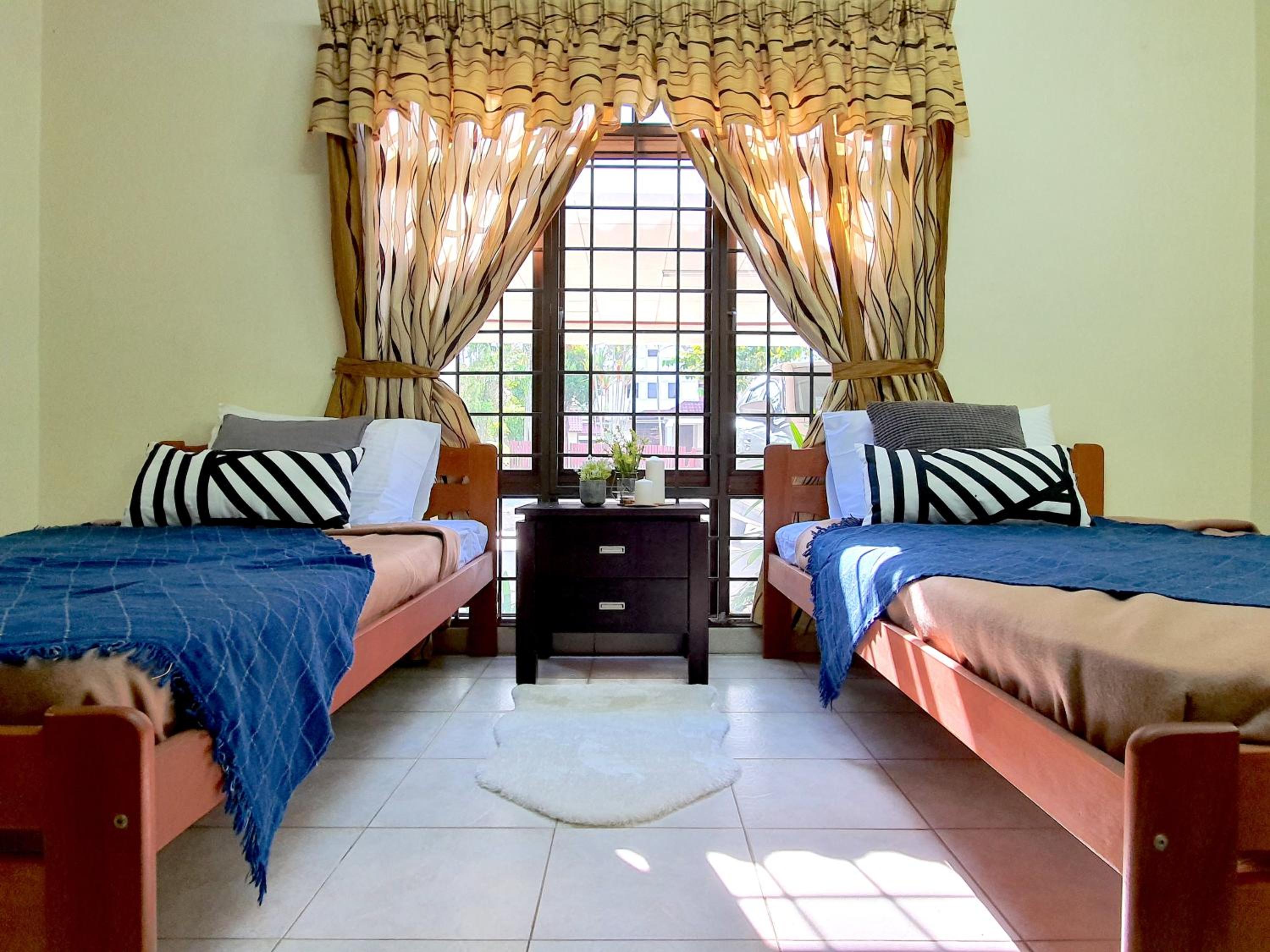 Four-Bedroom House photo 2