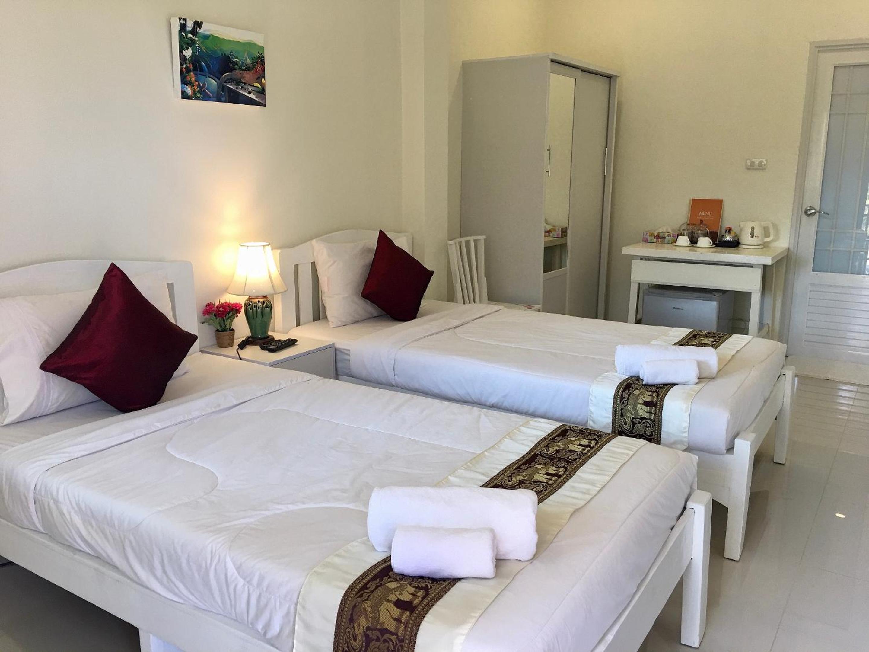 Twin Room with Garden View - Photo 6