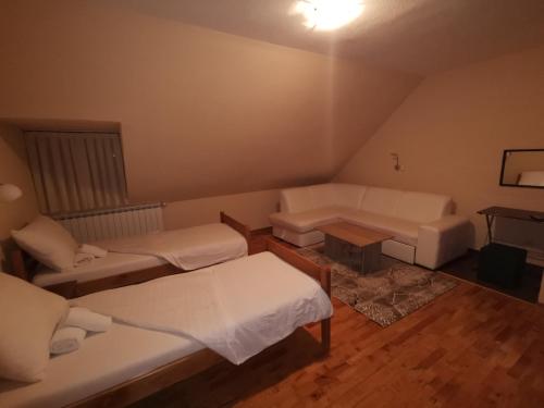 One-Bedroom Apartment - Photo 6