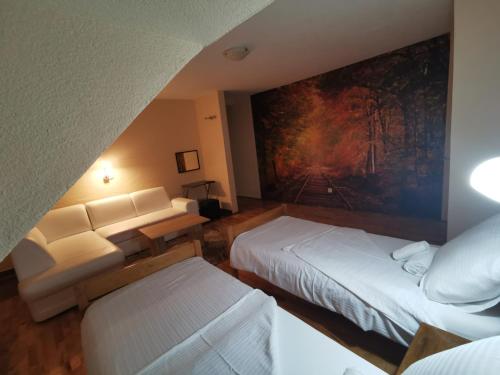 One-Bedroom Apartment - Photo 5