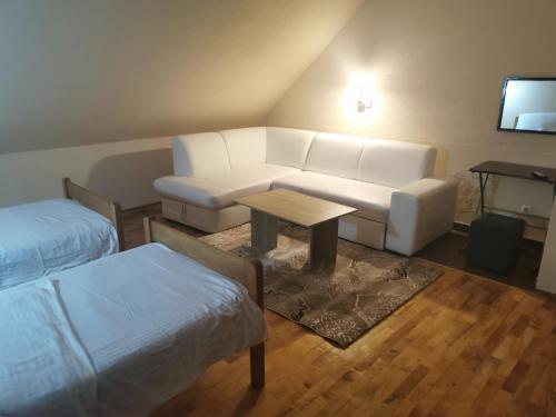 One-Bedroom Apartment - Photo 4