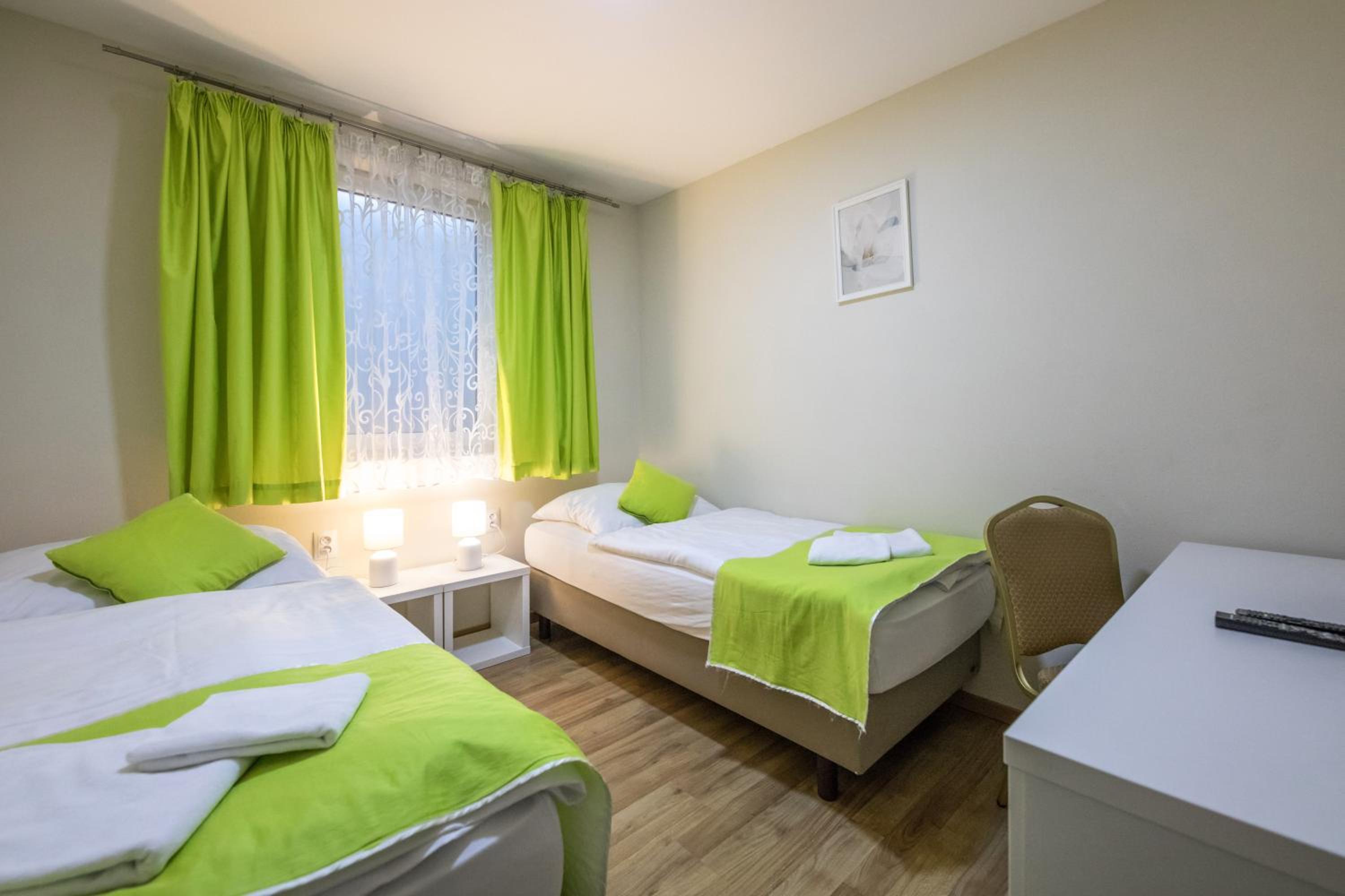 Economy Twin Room - Photo 2