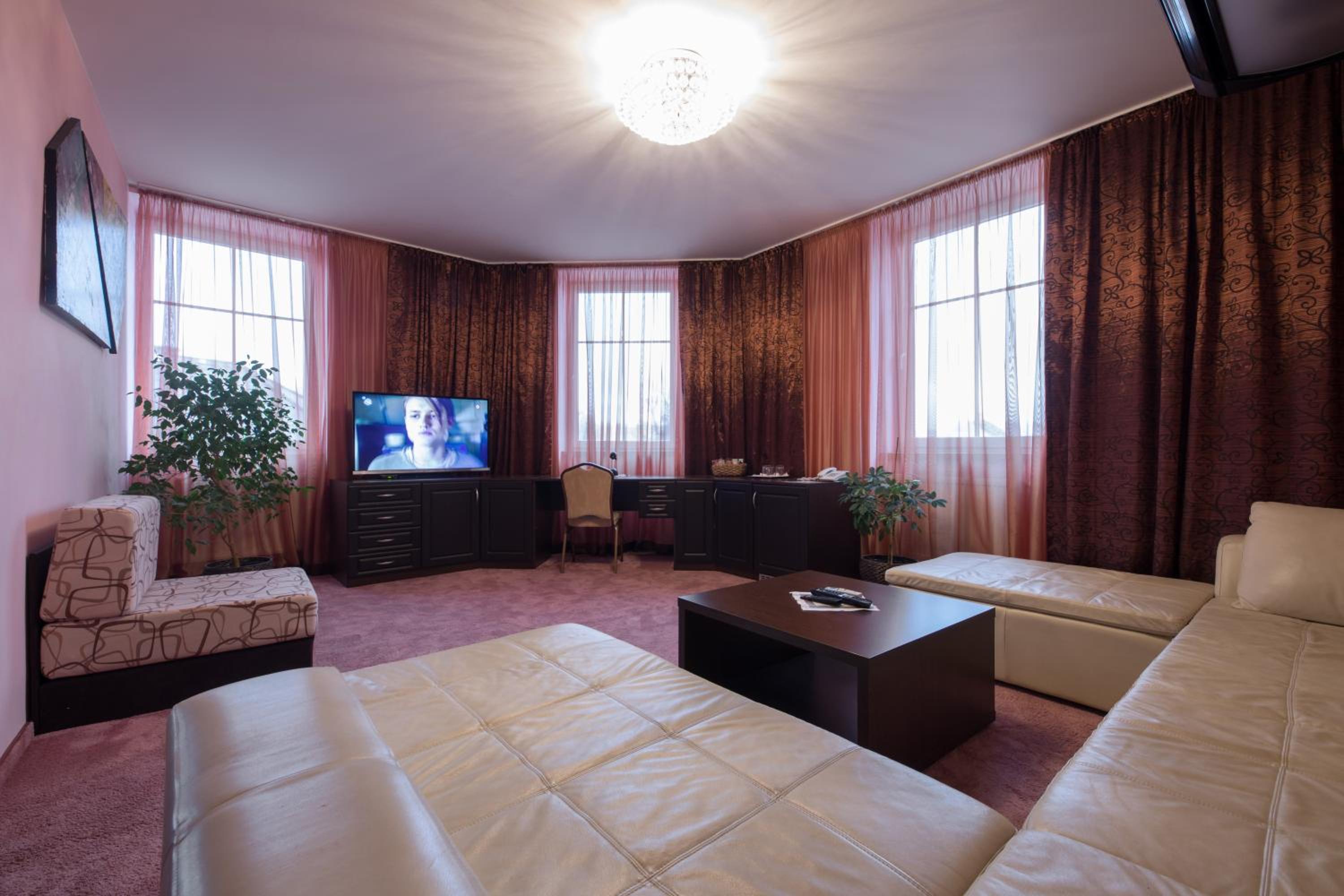 Suite - Photo 2