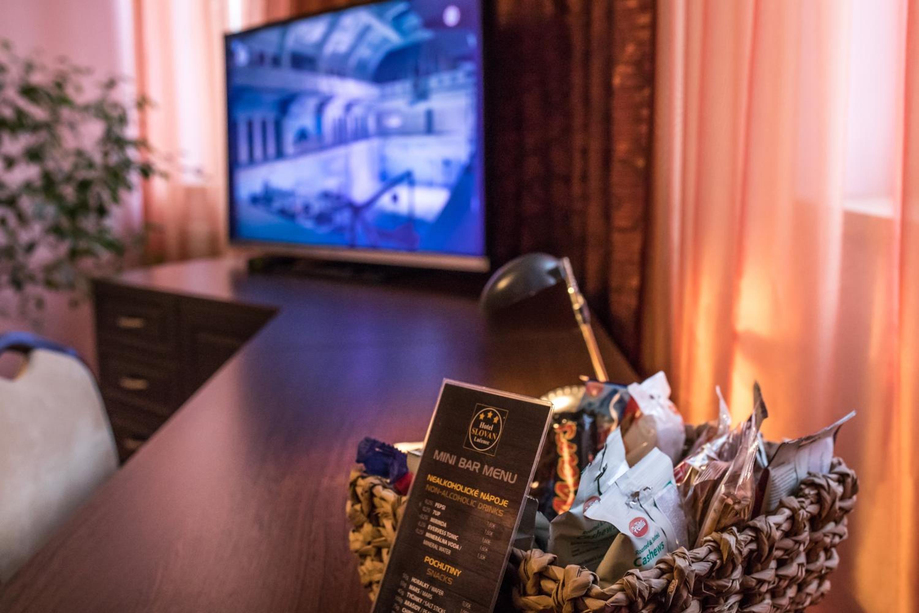 Suite - Photo 1