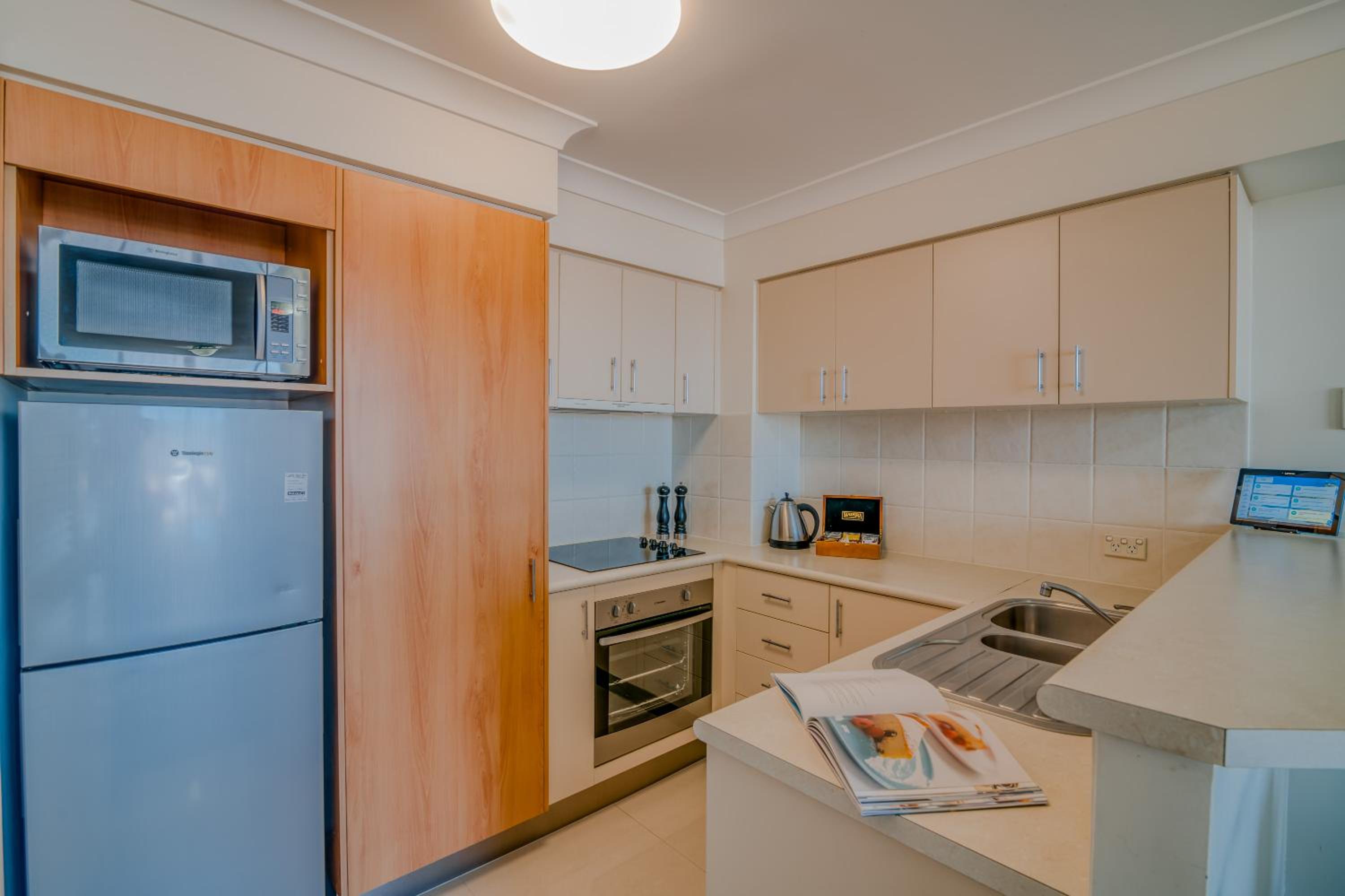 Superior One-Bedroom Apartment with Ocean View - Photo 4