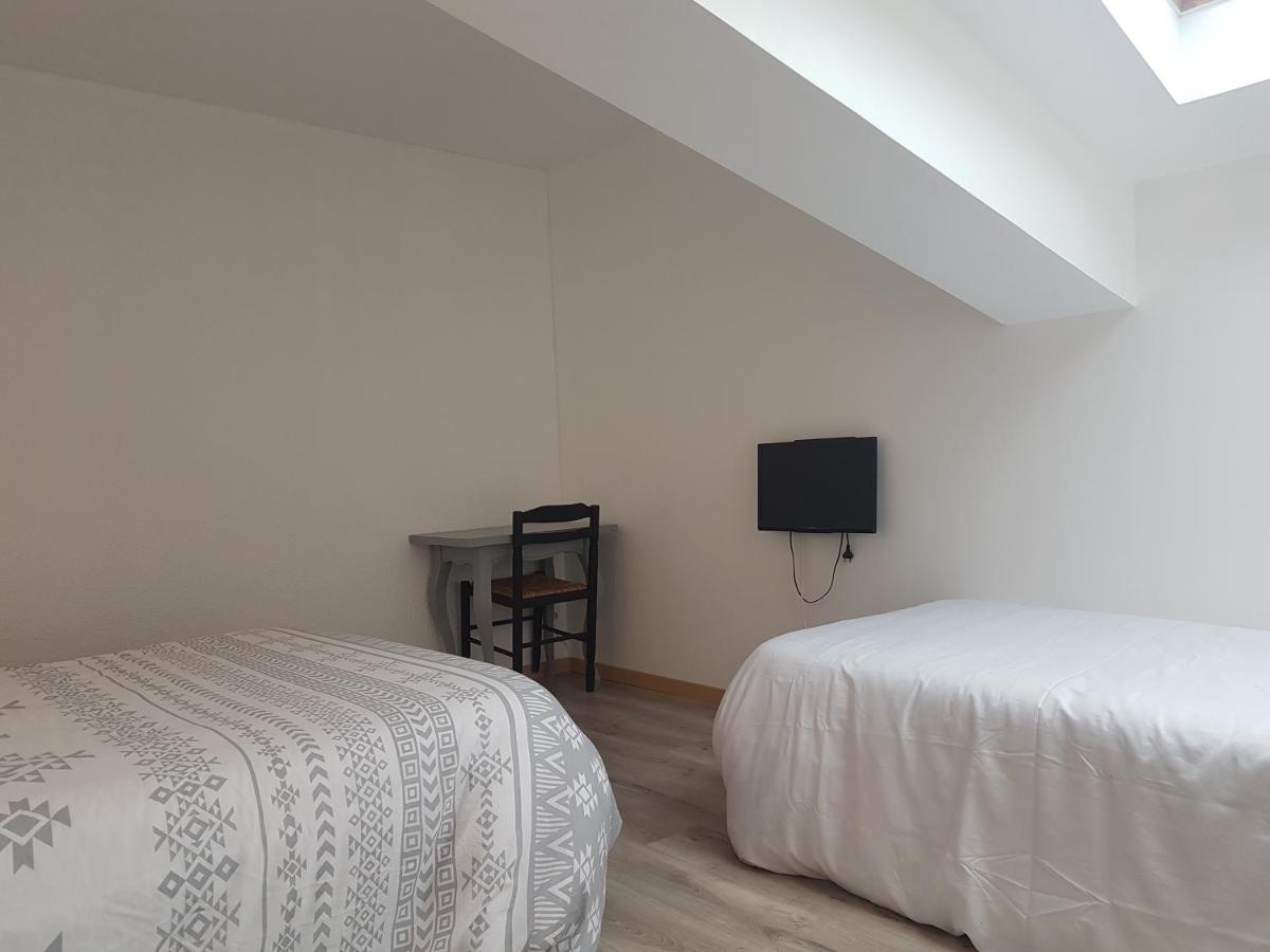 Deluxe Room (2 Adults + 1 Child)