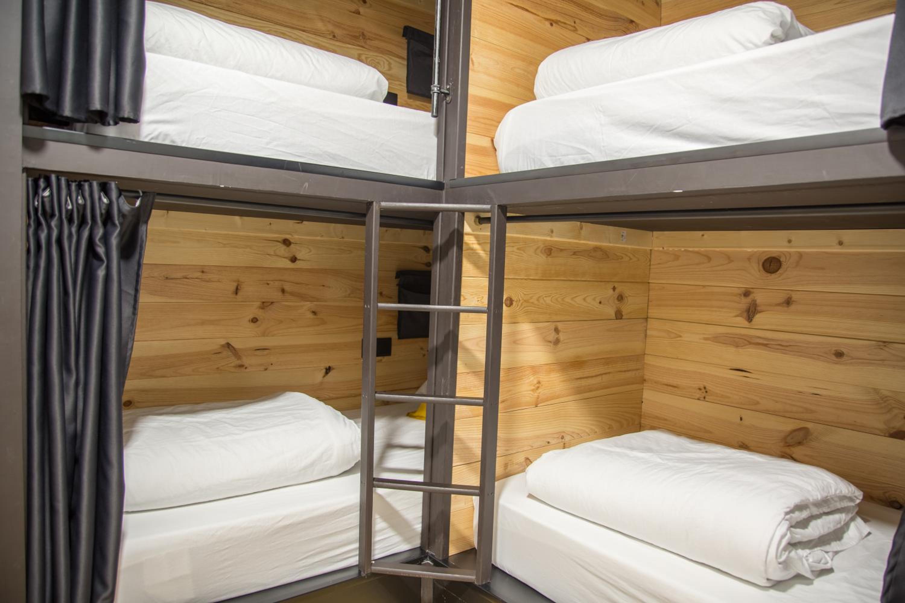 Habitación Cuádruple con Baño Privado