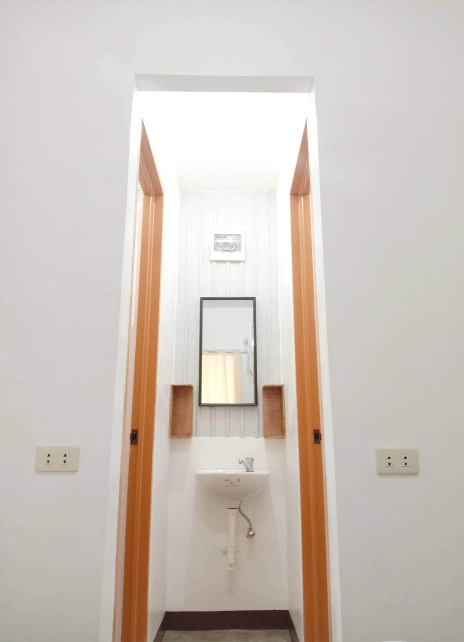 Twin Room with Private Bathroom photo 3